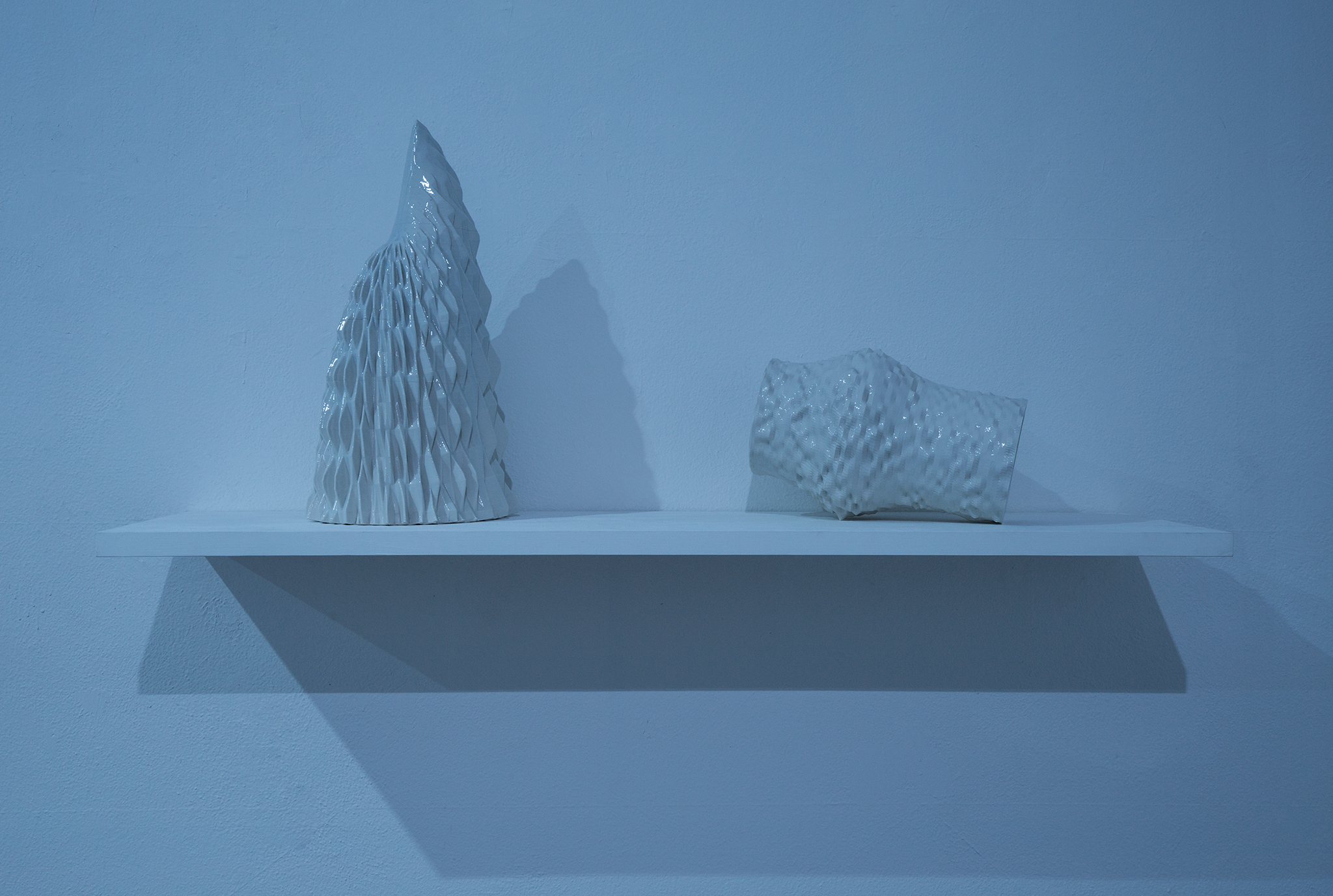 Matteo Nasini, Dream Portraits, 2016-2017. Glazed porcelain, 3D printed. Installation view at spazio contemporanea, Brescia. Photo: Gloria Pasotti. Courtesy Clima, Milan.