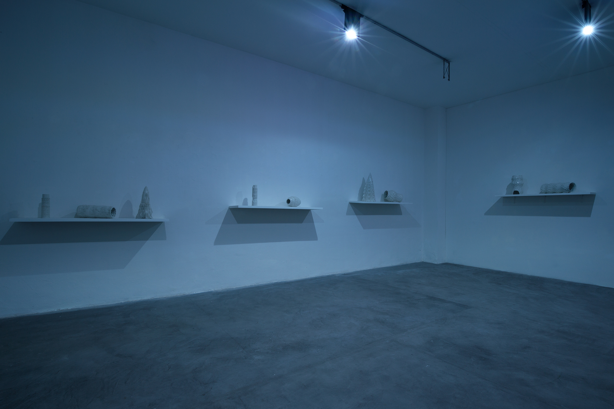 Matteo Nasini, Dream Portraits, 2016-2017. Glazed porcelain, 3D printed. Installation view at spazio contemporanea, Brescia. Photo: Gloria Pasotti. Courtesy Clima, Milan.