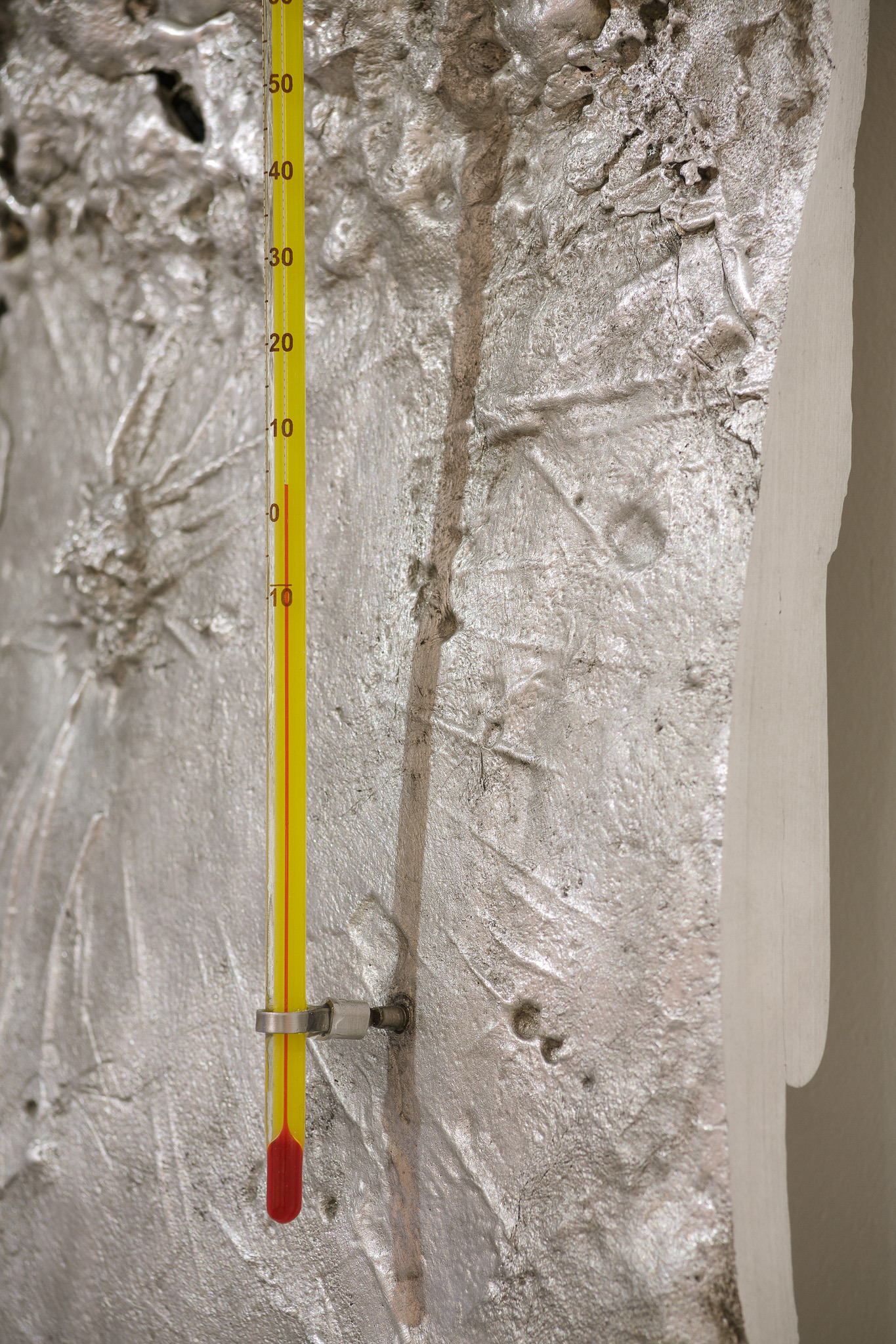 Pakui Hardware, Heat Treated, 2024. Casted aluminium, thermometer, stainless steel, 50x21x10 cm