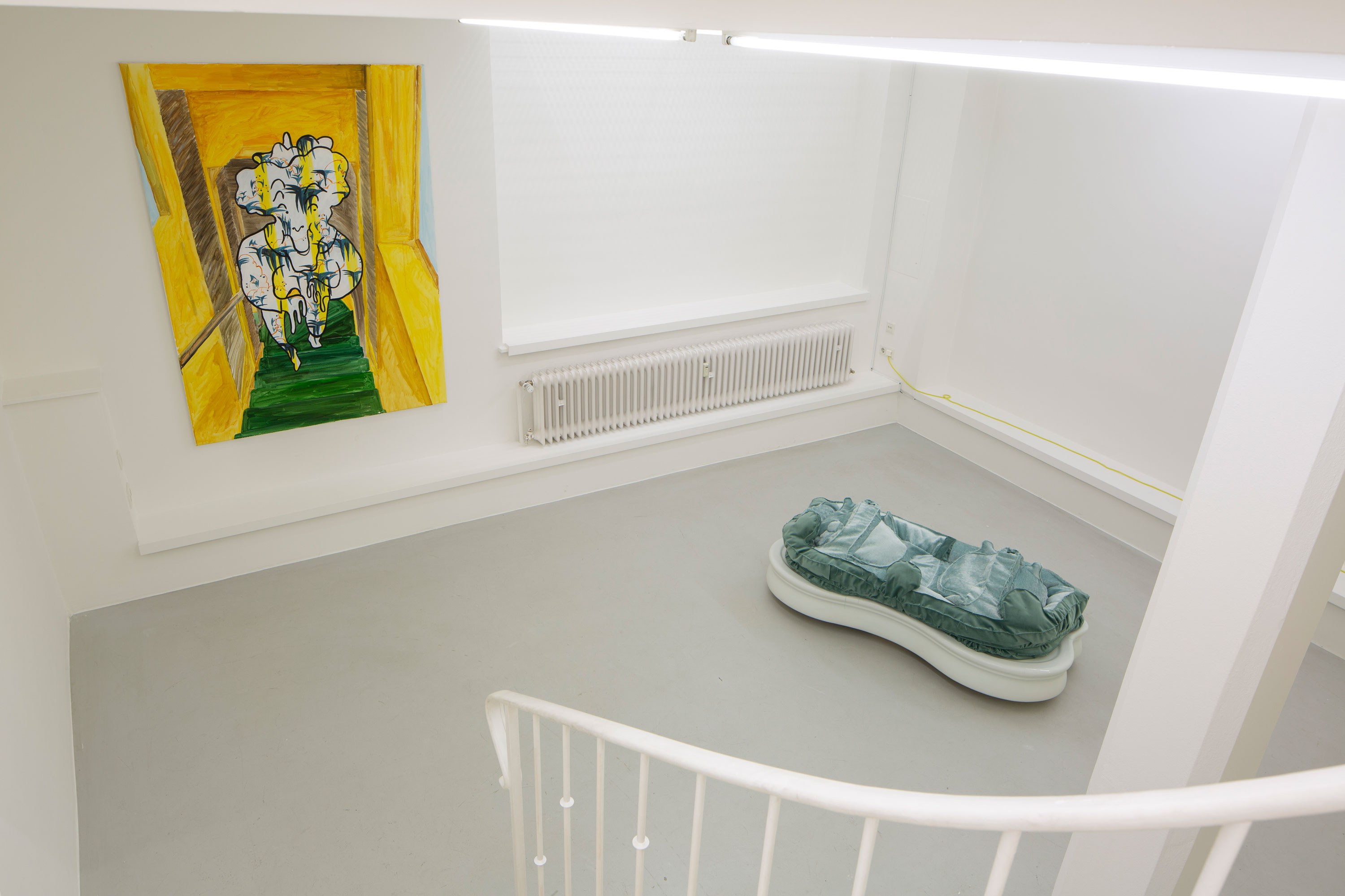 left: Samuel Fischer-Glaser, Semlerova rezidence (Semler house), 2024, acrylic on canvas, 185 x 135 cm; right: Samuel Fischer-Glaser & Angela Stiegler, Neues Waschbecken (New Sink), 2024, velvet, porcelain, polyester filling, 155 x 75 x 55 cm 