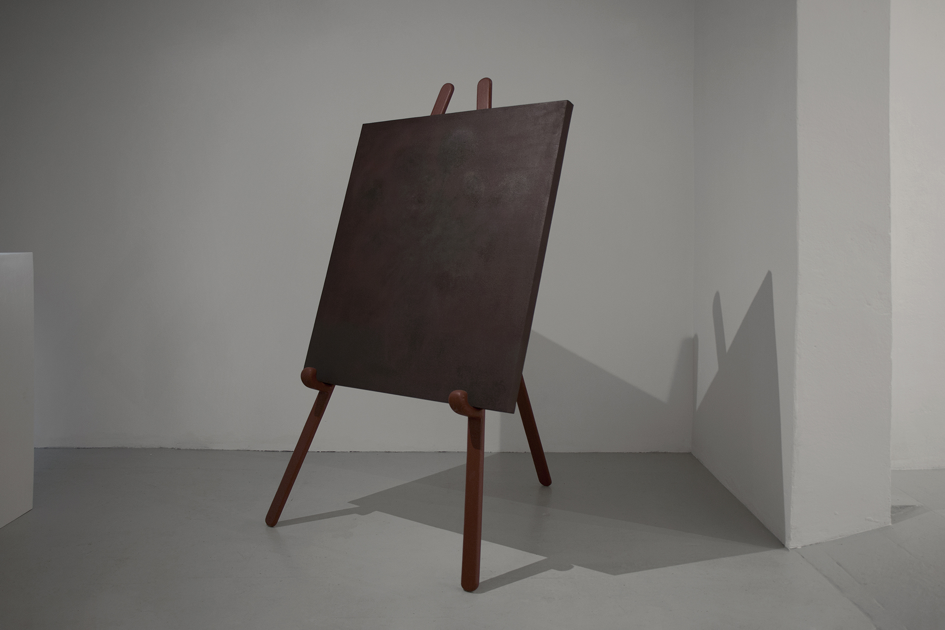 ââAndrea Magnani, ThĂ©o van Breukelman, Nachtelijke Bloemen, 1989, 2024. Oil on canvas, painted wood, metal. 91,5 x 105 cm (painting).