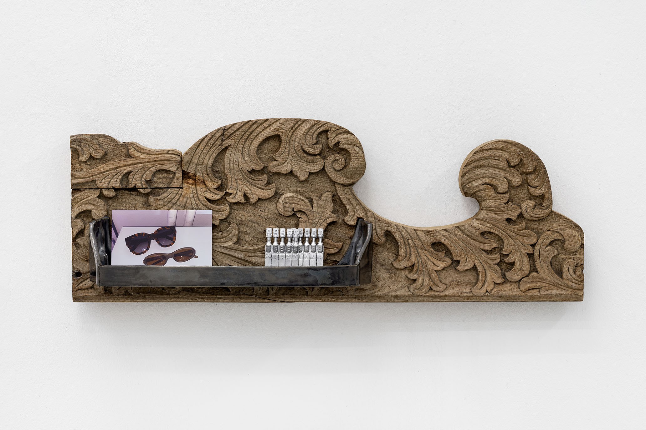 Monika GRABUSCHNIGG Compartment (Sunglasses), 2024  Wood, glazed ceramic, casted aluminum, photo print and magnets 28 x 78 x 17 cm  Courtesy the artist, Carbon 12 and KOENIG2 by_robbygreif, Vienna 