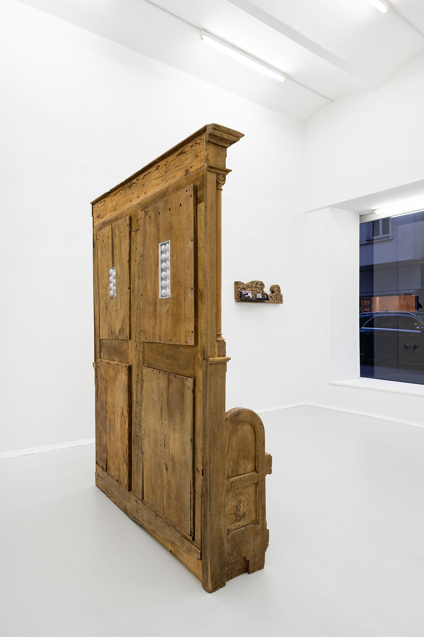 Exhibition view Monika GRABUSCHNIGG | SYMPTOMATIC RELIEF, KOENIG2 by_robbygreif, Vienna 2024