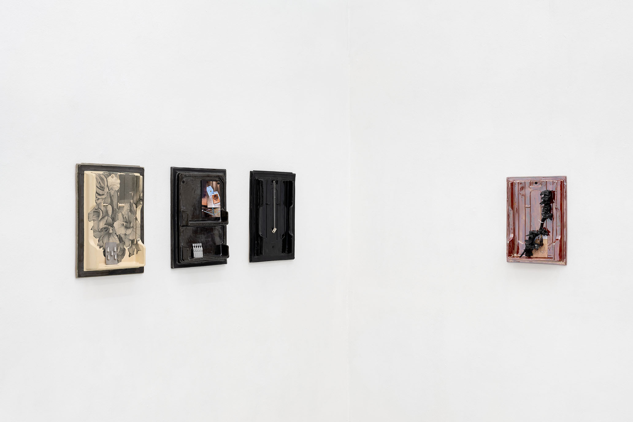 Exhibition view Monika GRABUSCHNIGG | SYMPTOMATIC RELIEF, KOENIG2 by_robbygreif, Vienna 2024