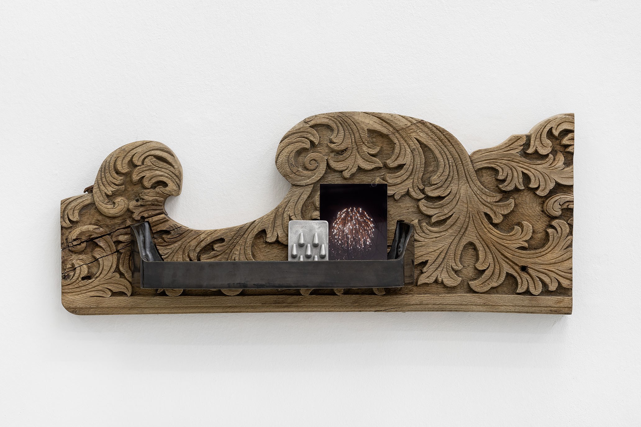 Monika GRABUSCHNIGG Compartment (Weeping Willow), 2024 Wood, glazed ceramic, casted aluminum, photo print and magnets 30 x 78 x 16 cm Courtesy the artist, Carbon 12 and KOENIG2 by_robbygreif, Vienna