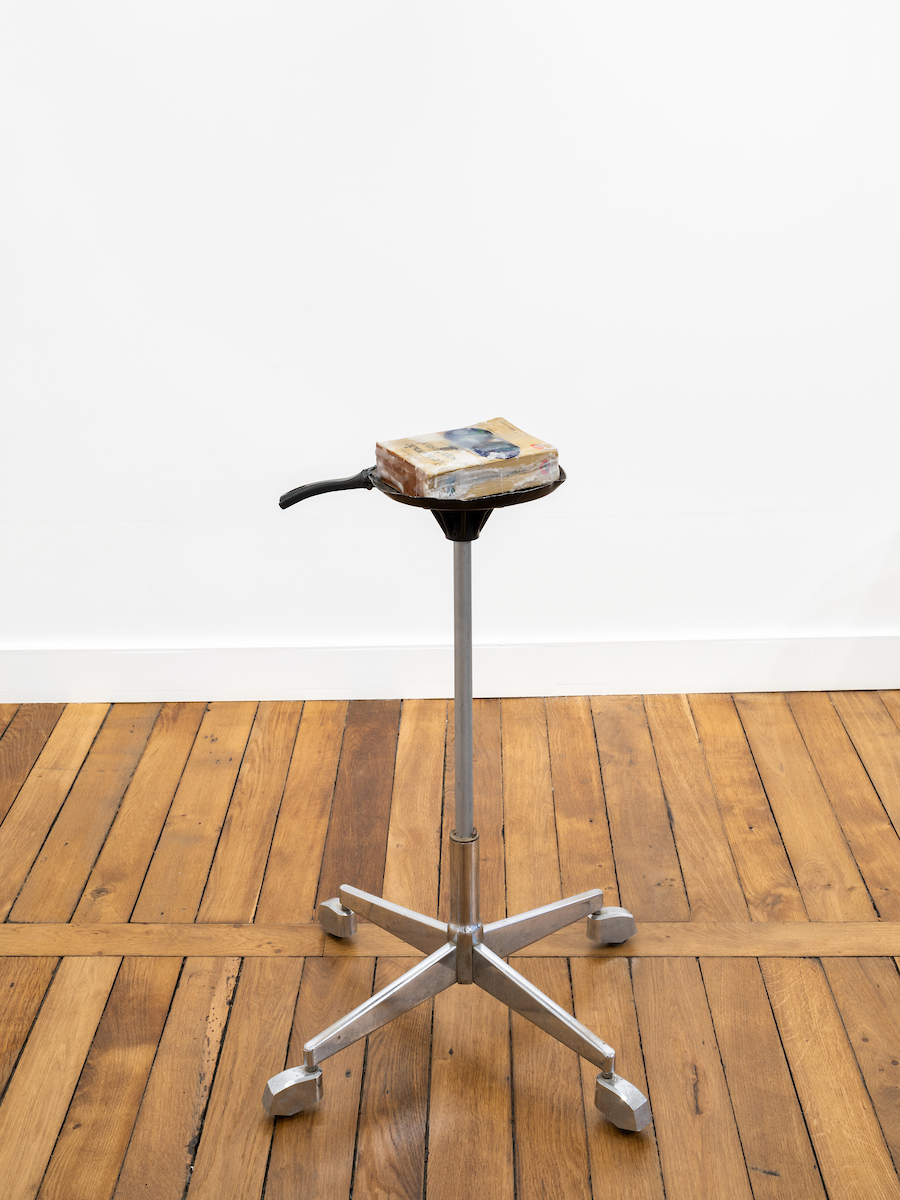 Ladji Diaby, Untitled, 2023, Mixed media, 82 × 58 × 58 cm. Courtesy of the artist and Crèvecœur, Paris. Photo: Martin Argyroglo