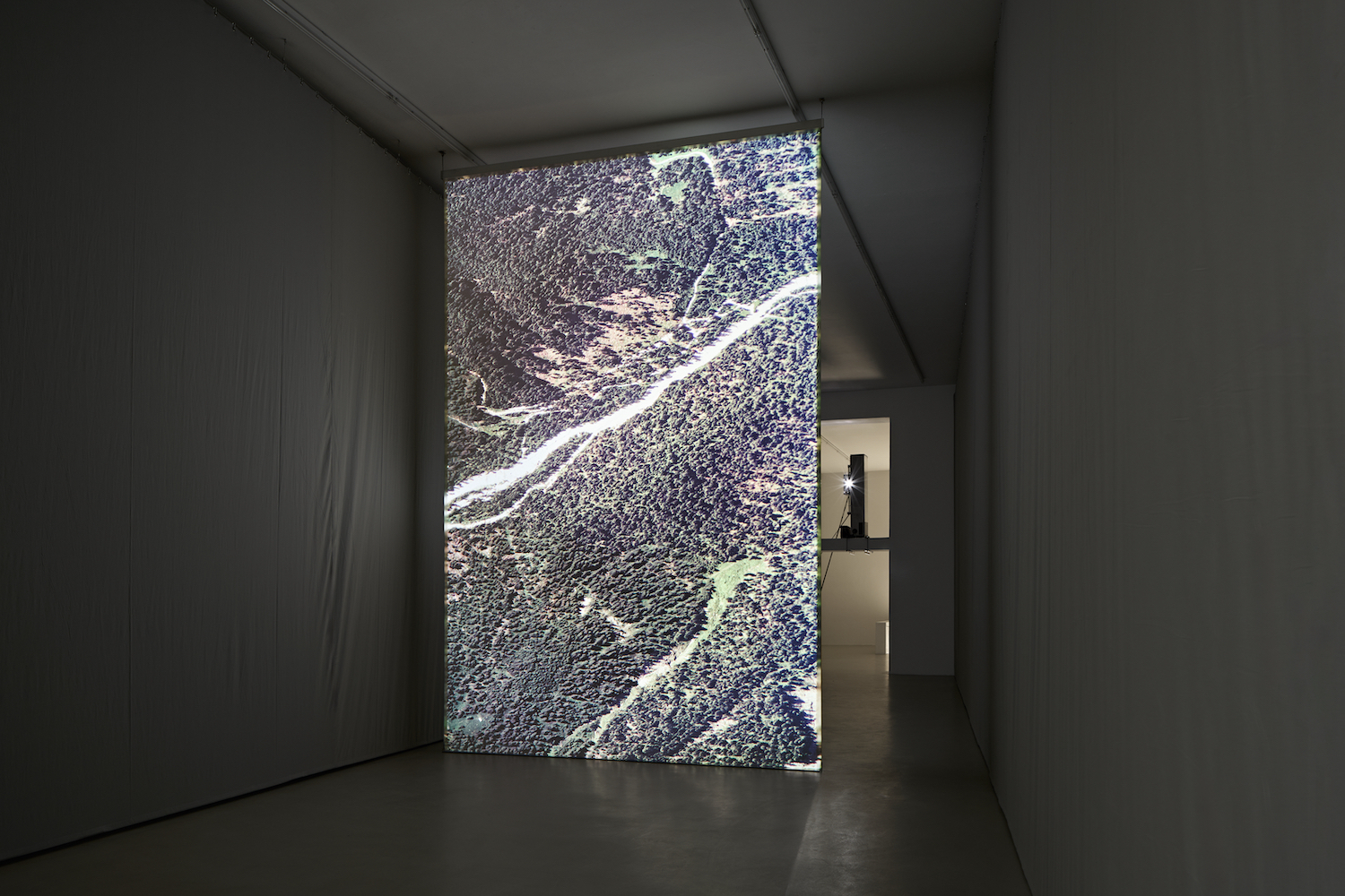 Installation view: Paul Kolling, Nadir, Kunstverein München, Munich, 2024. Courtesy the artist and Kunstverein München e.V.