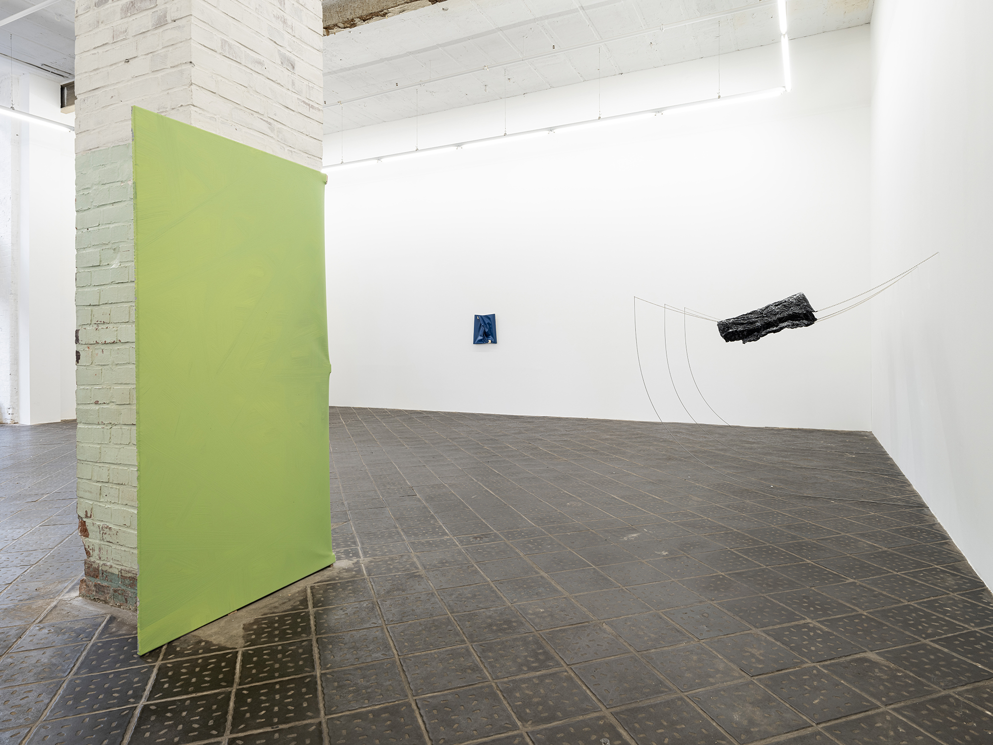 Franziska Reinbothe, left: Untitled(018), 2024 acrylic on canvas and cotton, 200x180cm - right: Franziska Reinbothe, Untitled(015), 2024, acrylic on canvas, 50x45x4cm