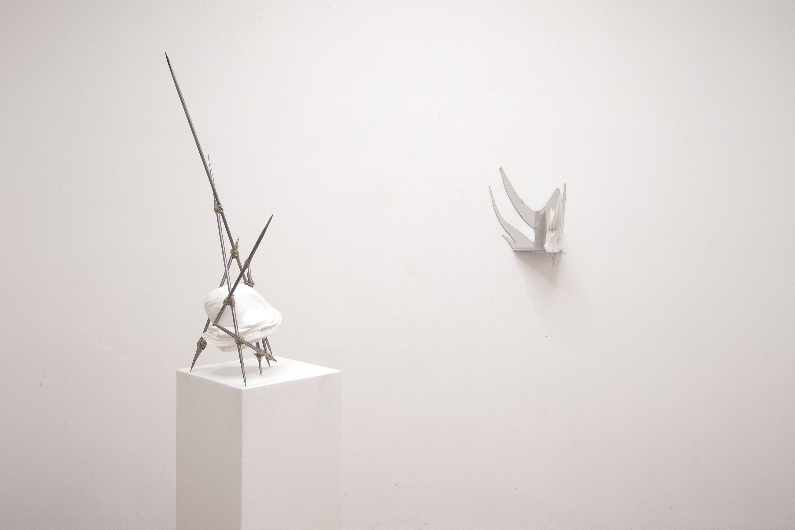 Installation view: Gregorio Vignola, Unidentified floating Obj, pla, steel and string, variable dimensions, 2024 + Gregorio Vignola, Unidentified suspended Obj, pla and steel, 20x40x25 cm, 2022