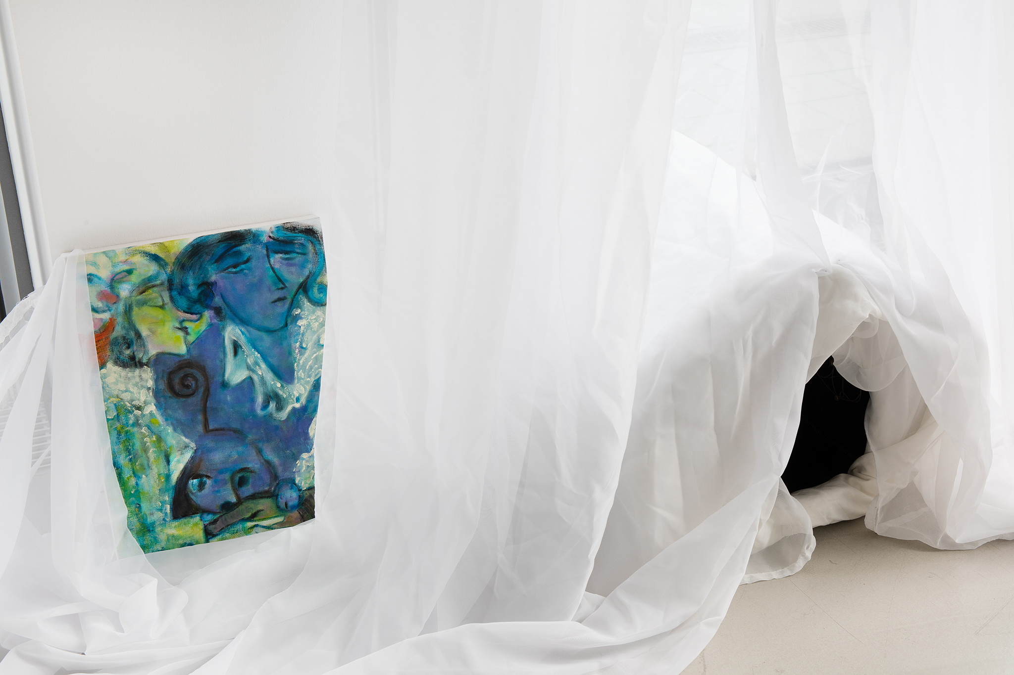 Jessy Razafimandimby, ‘Saveur théâtrale’, 2021, ‘Niche anthropogénique II’, 2021. exhibition view ‘Unselfing’, Dortmunder Kunstverein, 2024, Photo: Jens Franke. Courtesy: the artist & sans titre gallery