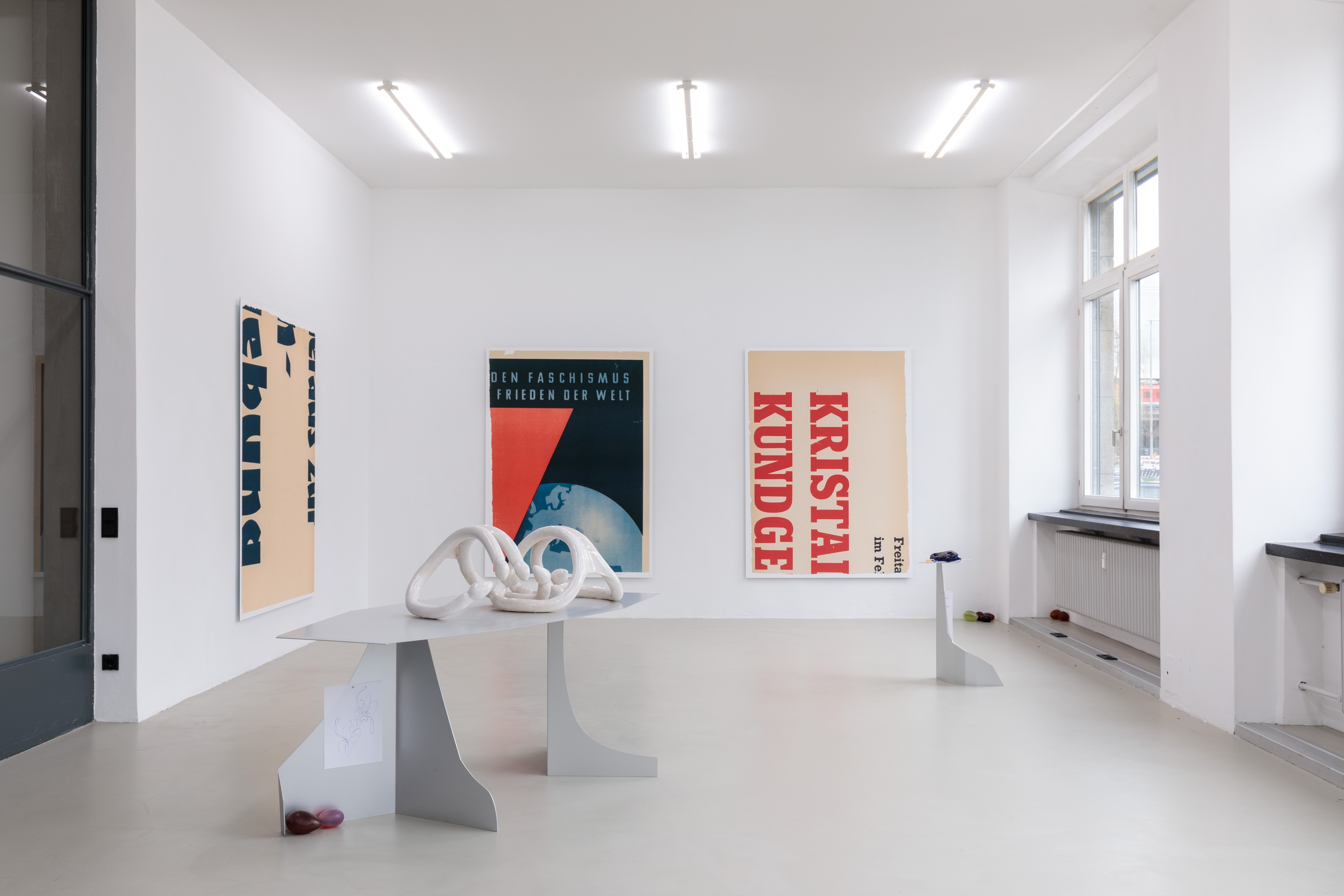 Installationsansicht / Installation view: „Asking for a Friend“ (Achinoam Alon, Leon Kahane), Kunstverein Nürnberg, 2024