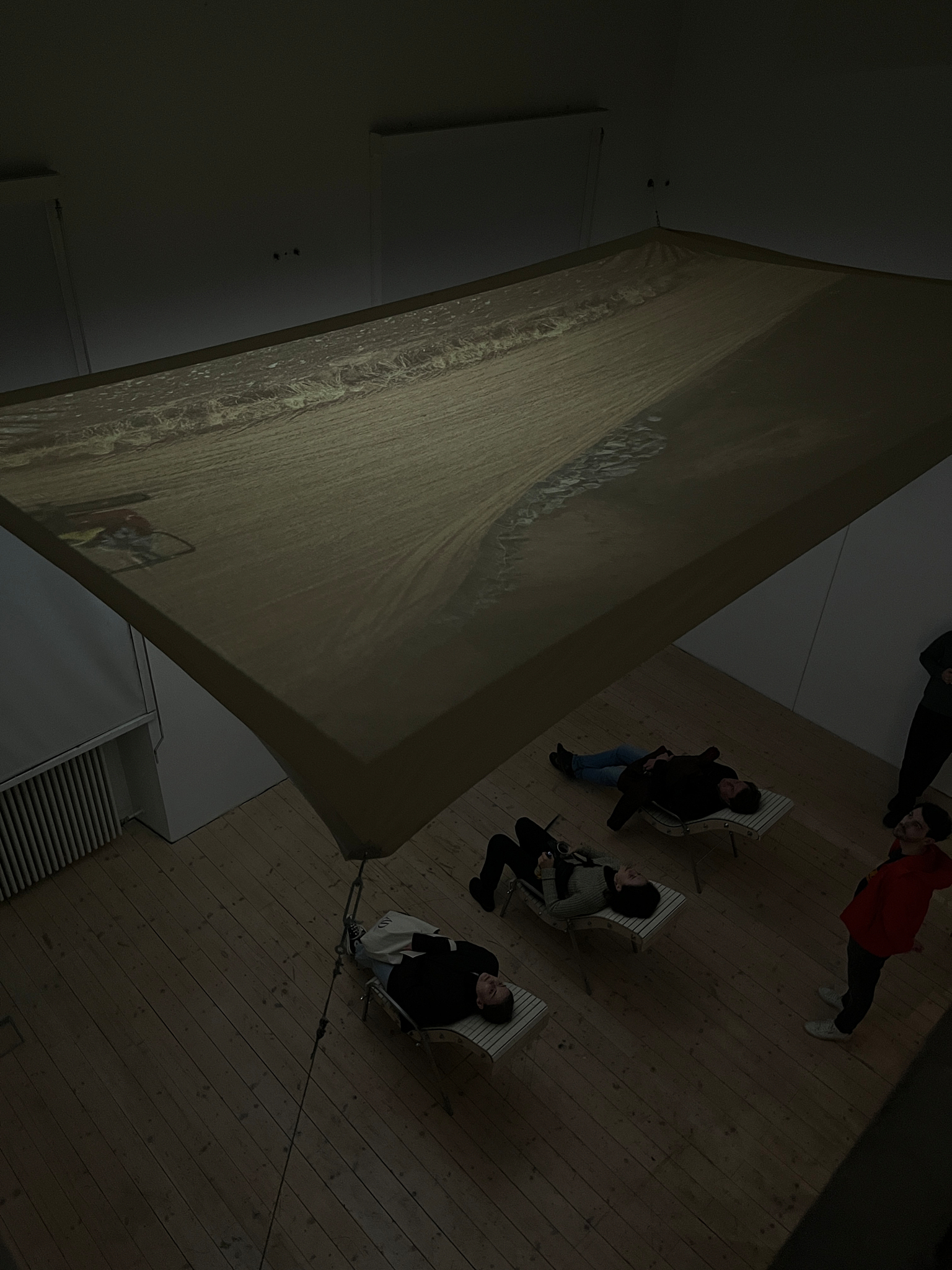 <Umzug, 2023> 4k video (21min 40sec) / Projecting onto canvas