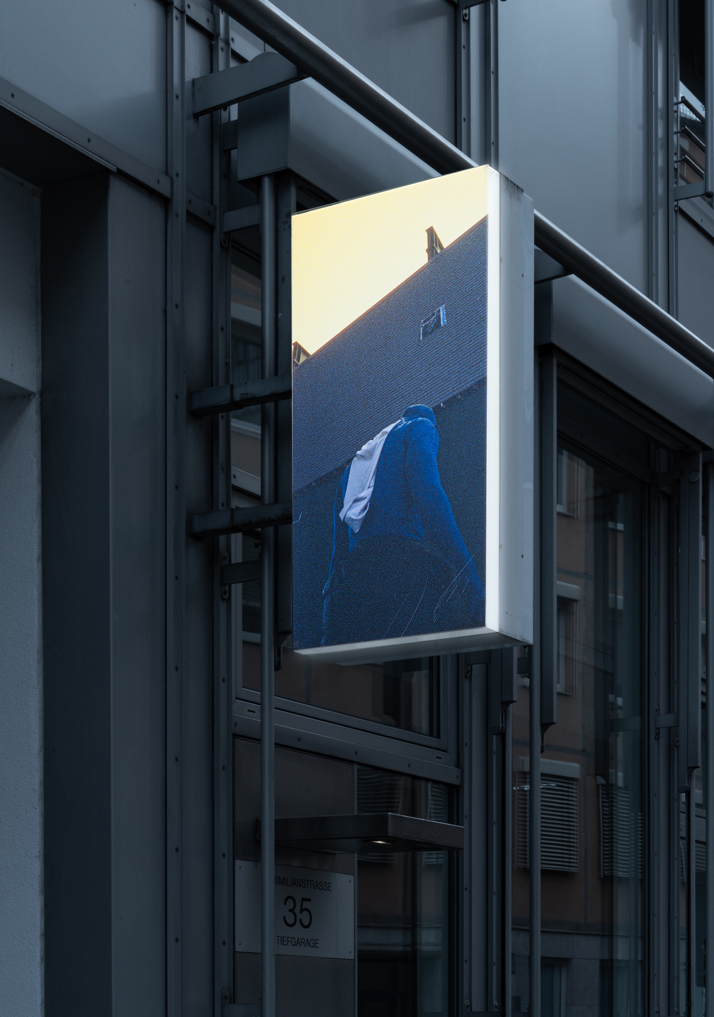 Justin Urbach, FIBER NERVE, 2024, Lightbox display, 35mm format, C-print, Dimensions variable | Courtesy of max goelitz | Copyright of the artist