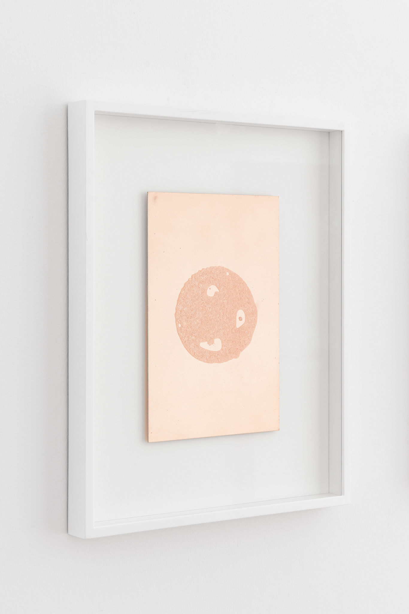 Haroon Mirza, Sugar Face, 2017, Refined sugar electroetching on copper PCB blank 51 x 40.5 x 4cm | Courtesy of max goelitz | Copyright of the artist