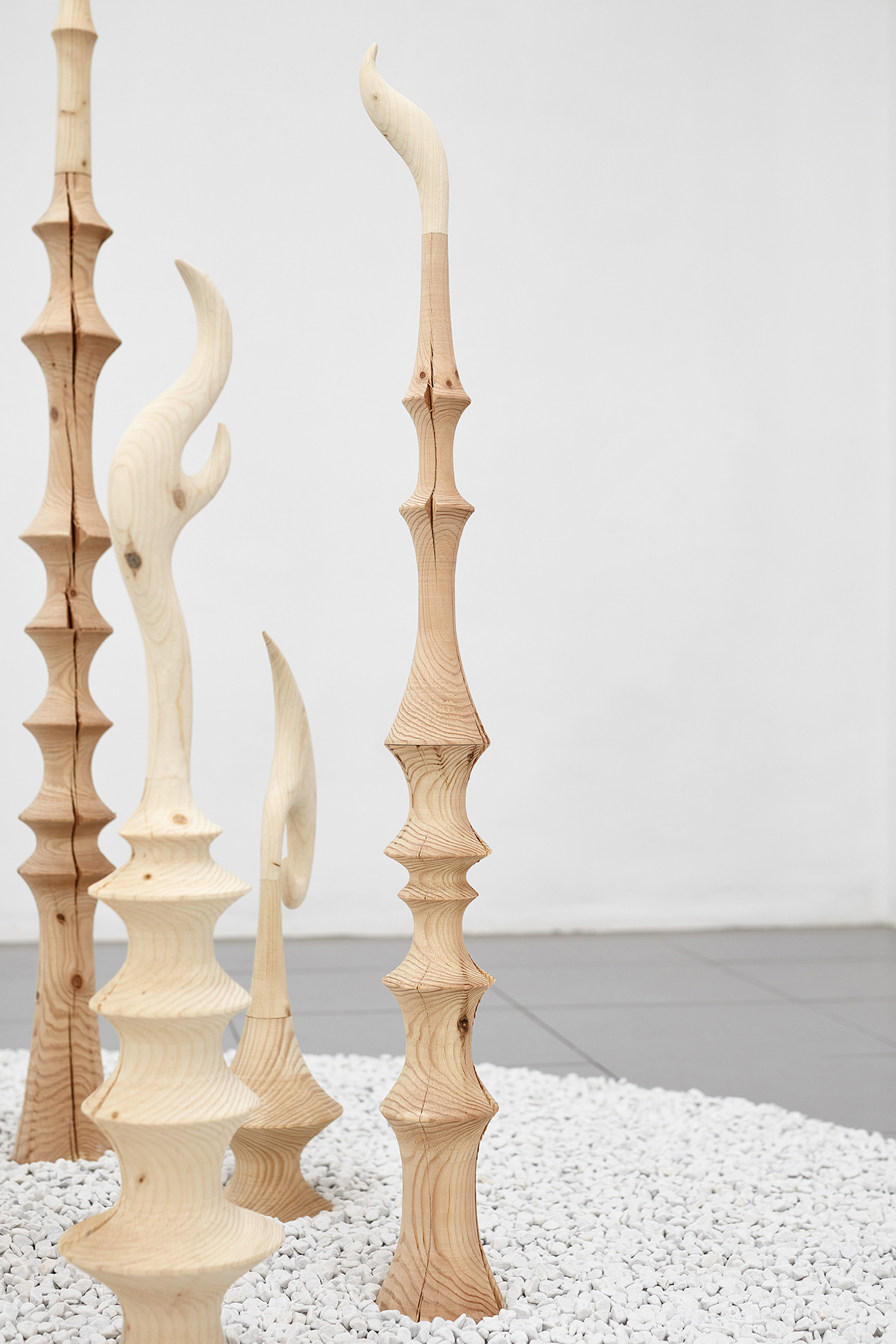 Emelie Sandström, "The Vestibule (Creature IV)", 2024 (Spruce, 137 x 18 x 18 cm).