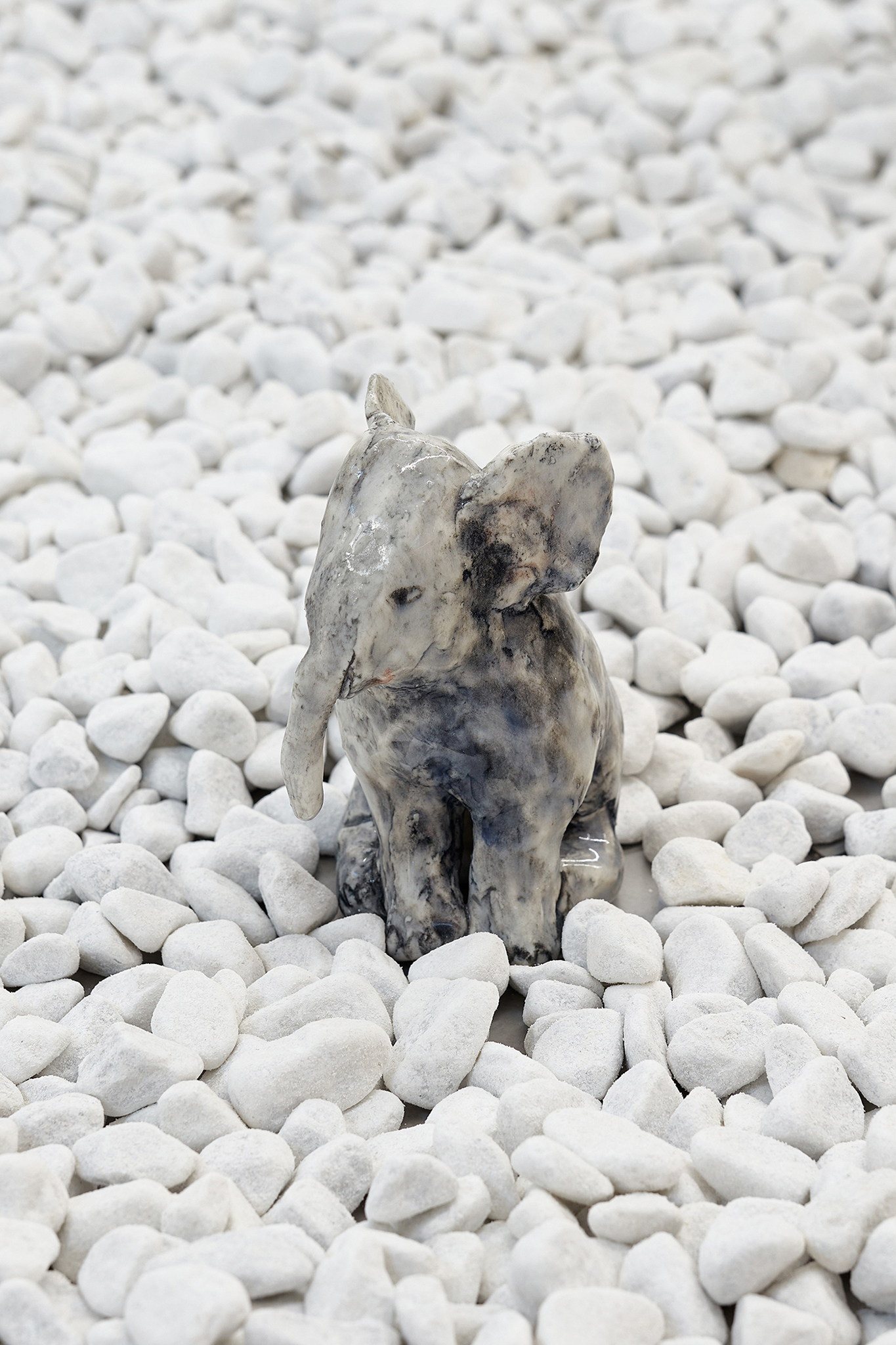 Klara Kristalova, "The Weight", 2020 (Glazed porcelain, 11,5 x 7 x 11 cm).
