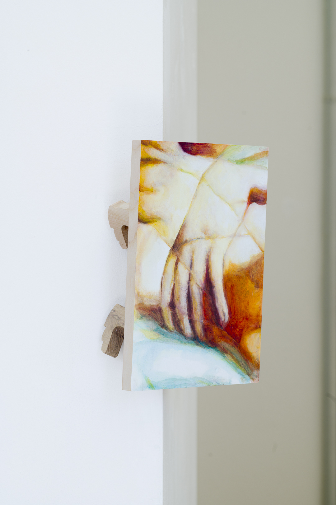 Emma Kling, Phantom Limbs #6 (Kleopatra), 2024, oil on cherry wood, 30 x 20 x 12 cm