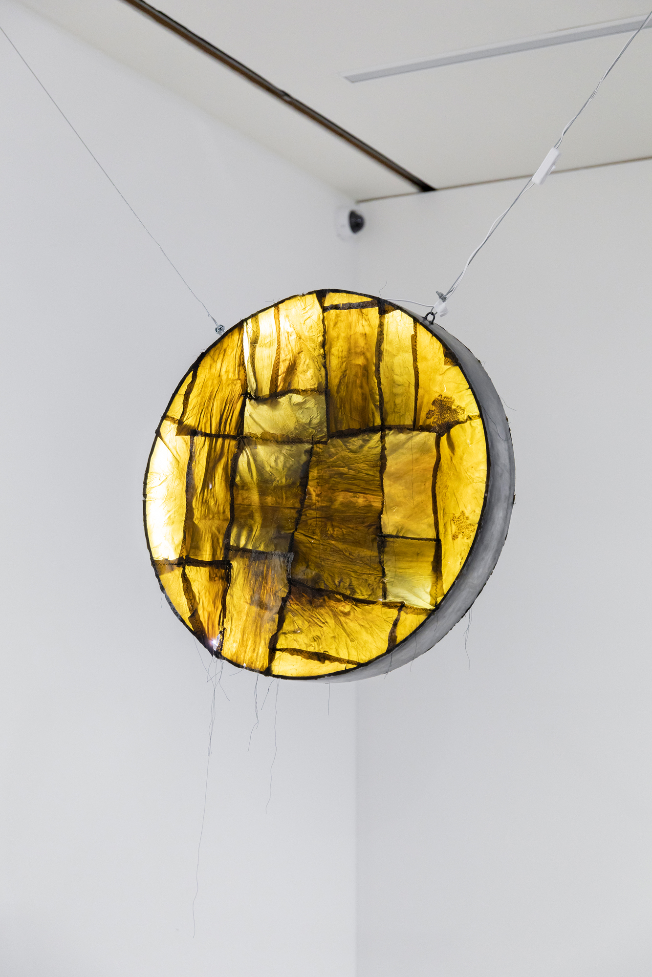 Domestic sun, scrap iron, konbu seaweed, led string light, 60 x 60 x 10