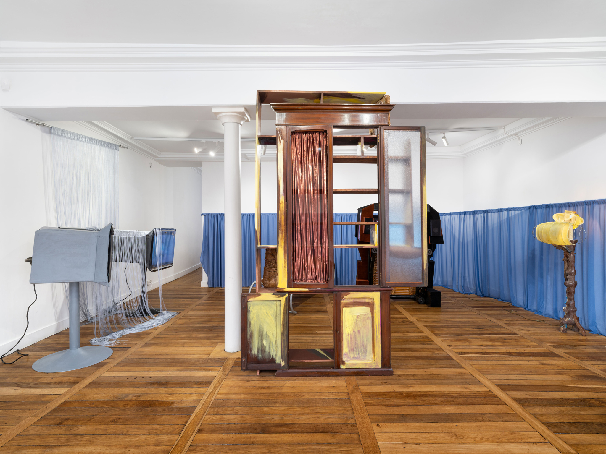 Jessi Reaves, Reflect as one, exhibition view, 2024, Crèvecœur, Paris. Courtesy of the artist and Crèvecœur, Paris. Photo: Martin Argyroglo