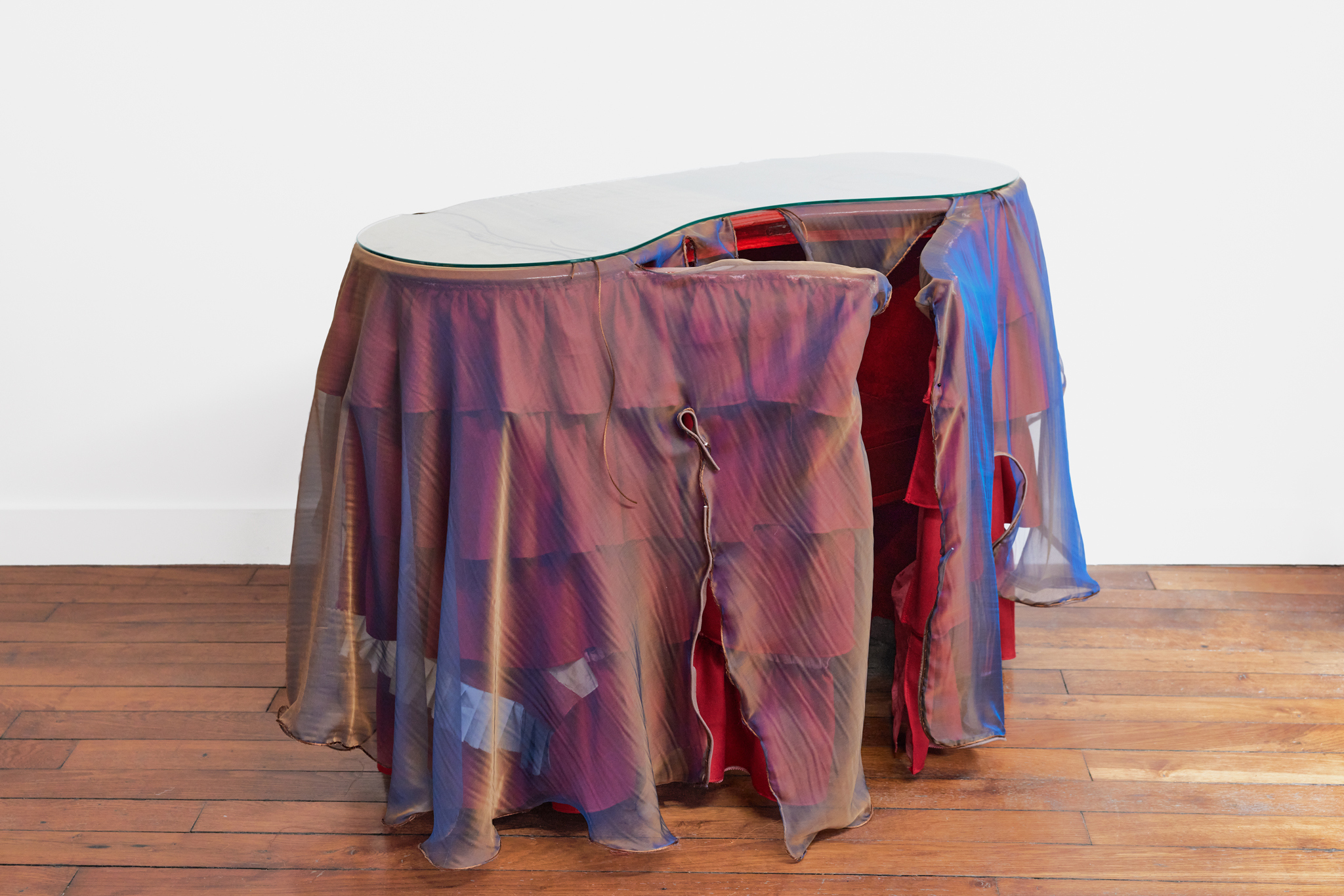 Jessi Reaves, Desk w/ skirt, 2024, Wood, fabric, paint, glass, hardware, 157 × 109 × 44 cm.  Courtesy of the artist and Crèvecœur, Paris. Photo: Alex Kostromin