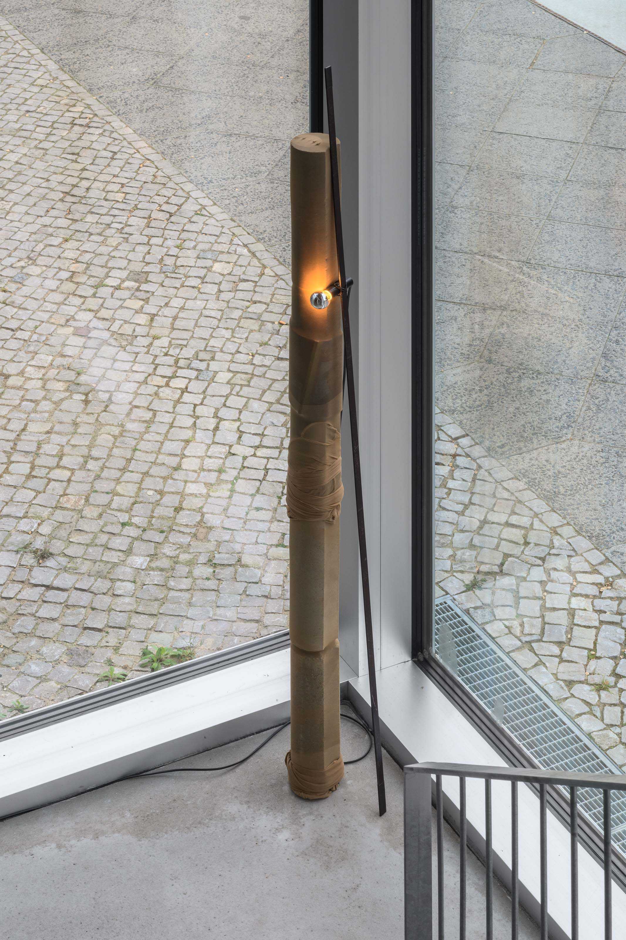 Joseph Bourgois and Lisa Jo, Lamp 4, installation view in Trouble Every Day at Galerie Molitor