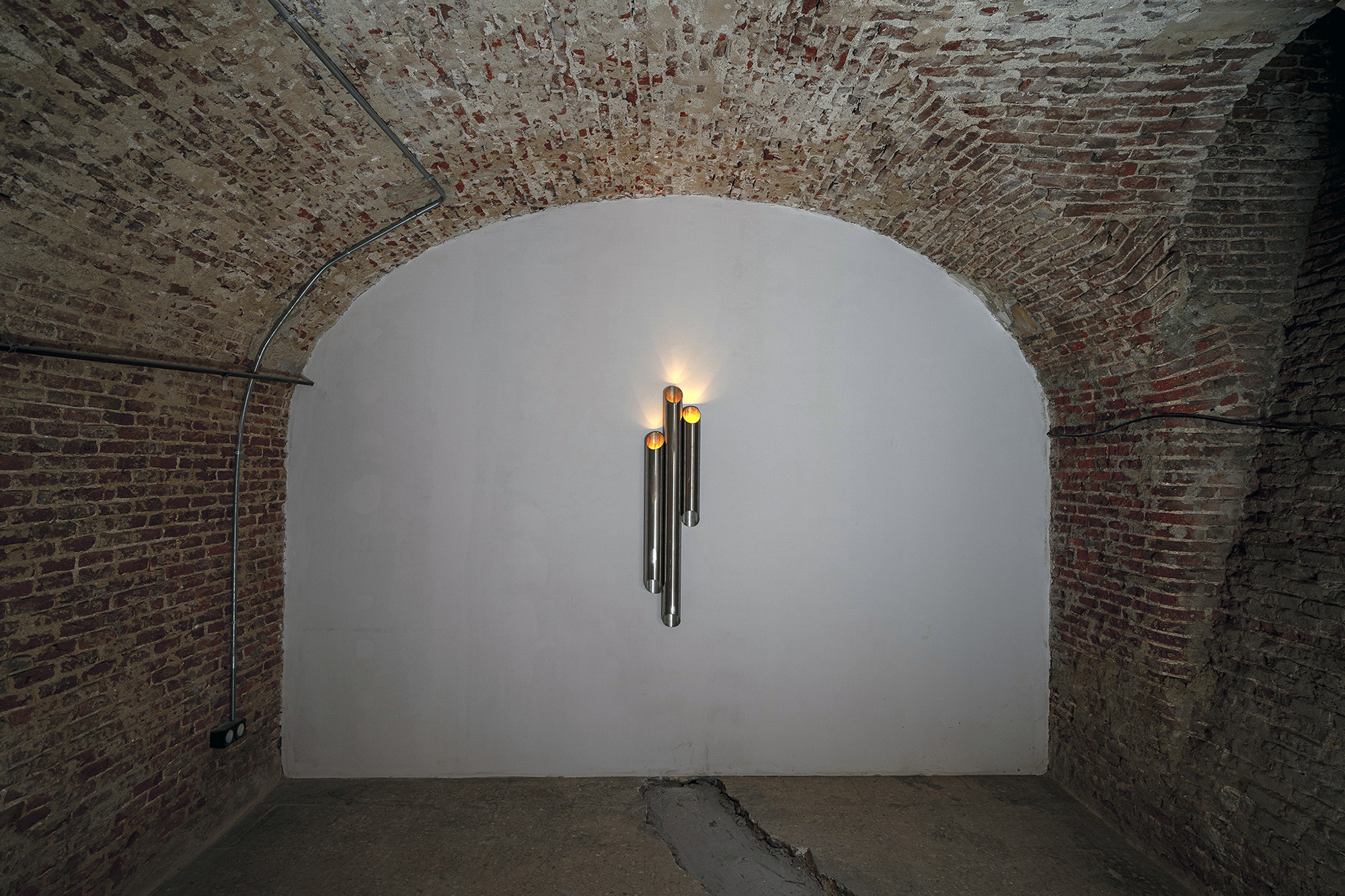 Ciego camina (San Isidro/Jerez), 2024 Stainless steel pipes and candles. 120 x 30 x 10 cm