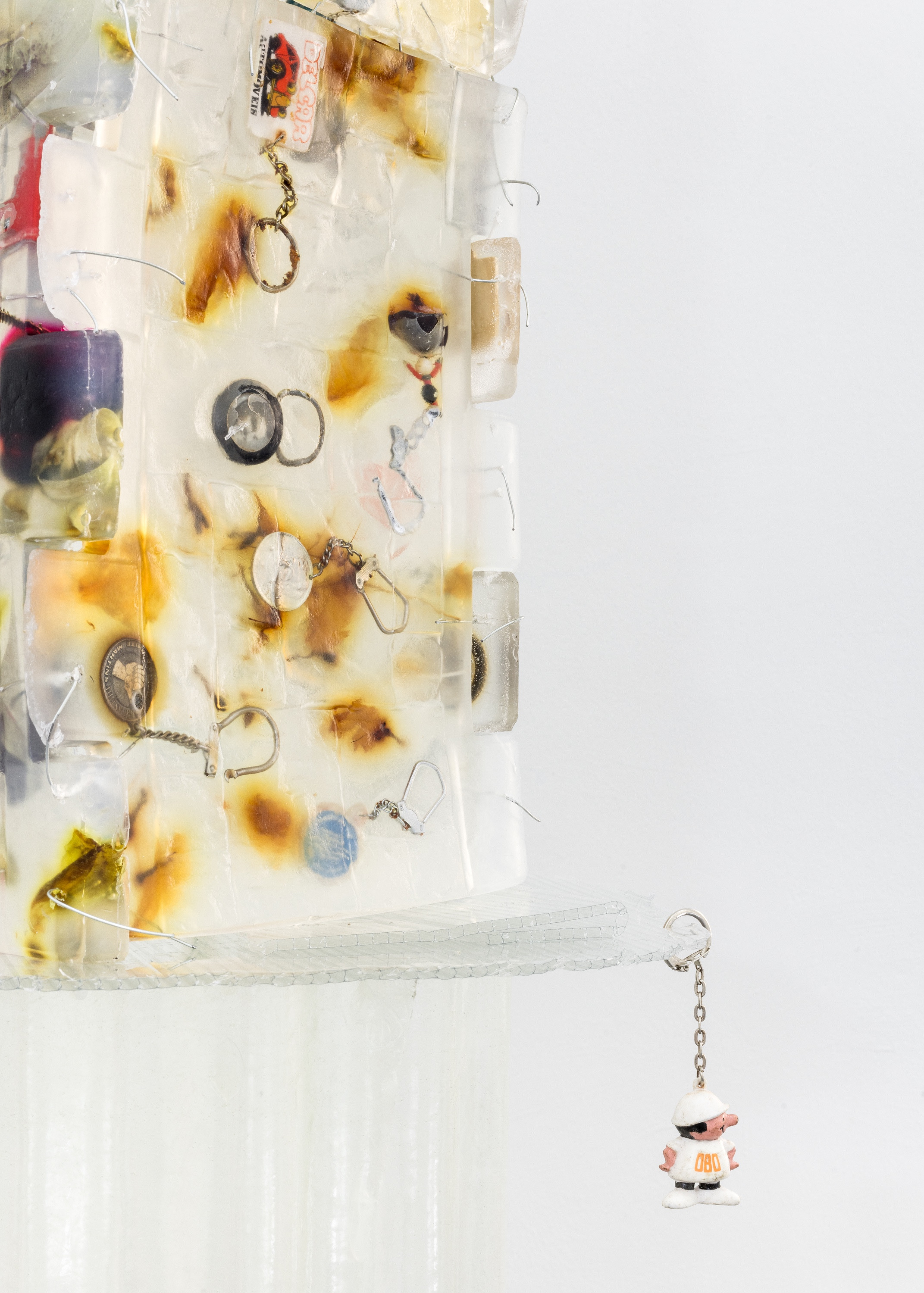 Fion Pellacini, Samuel Kon Engenharia - João Kon Aruitetura (OBO), 2023/24. Soap, historical key rings, vegetation, wire, digital printing, corrugated polyester © 2024 nova space, courtesy of the artist, photo: Jannis Uffrecht
