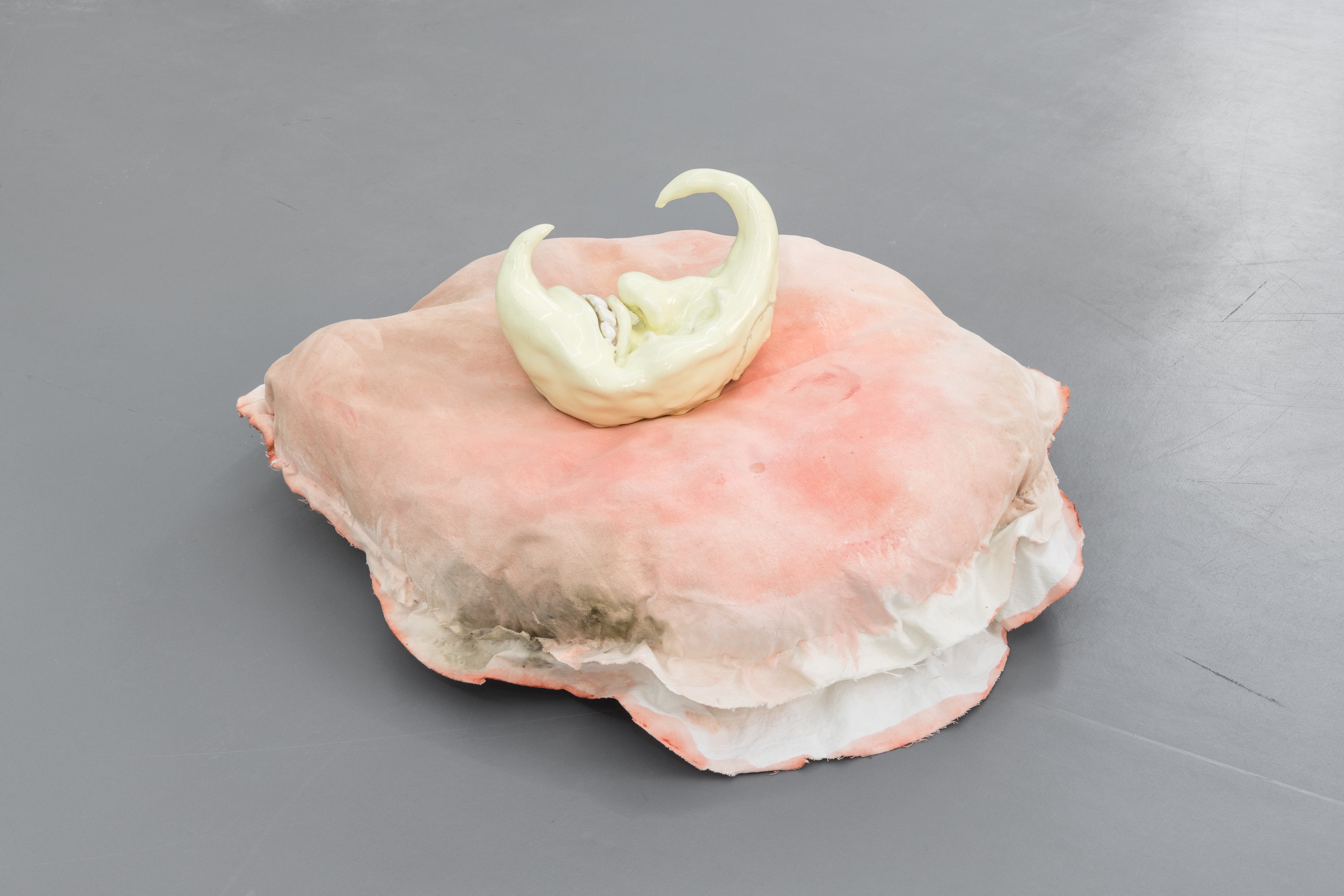 Nschotschi Haslinger, Mond, 2019. Glazed ceramic, cushion, 22 x 38 x 12 cm © 2024 nova space of Bauhaus-Universität Weimar, courtesy of the artist, photo