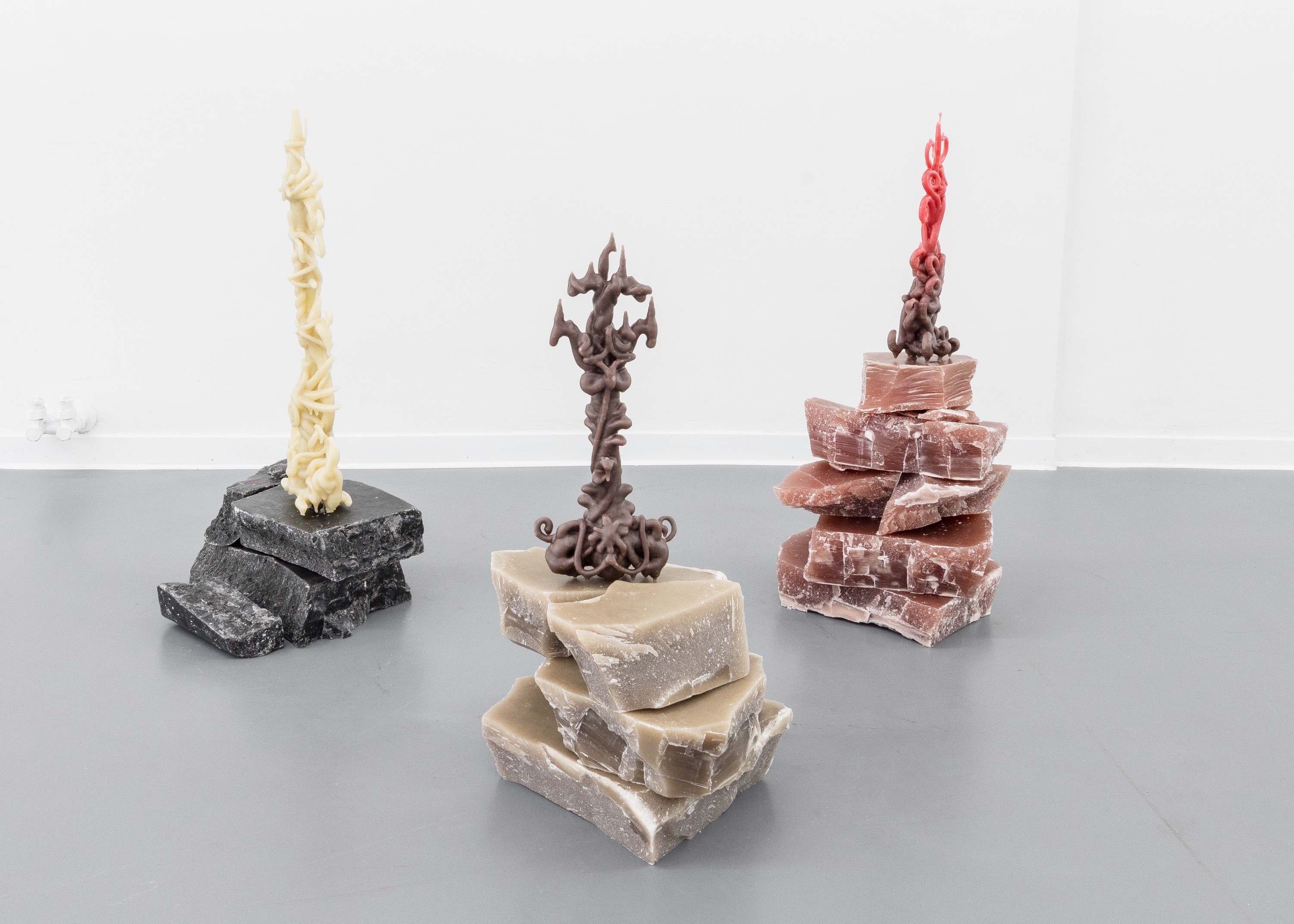 Vivien Sorrentino, The Bridal Body, 2024. Mixed wax, dimensions variable © 2024 nova space of Bauhaus-Universität Weimar, courtesy of the artist, photo: Jannis Uffrecht