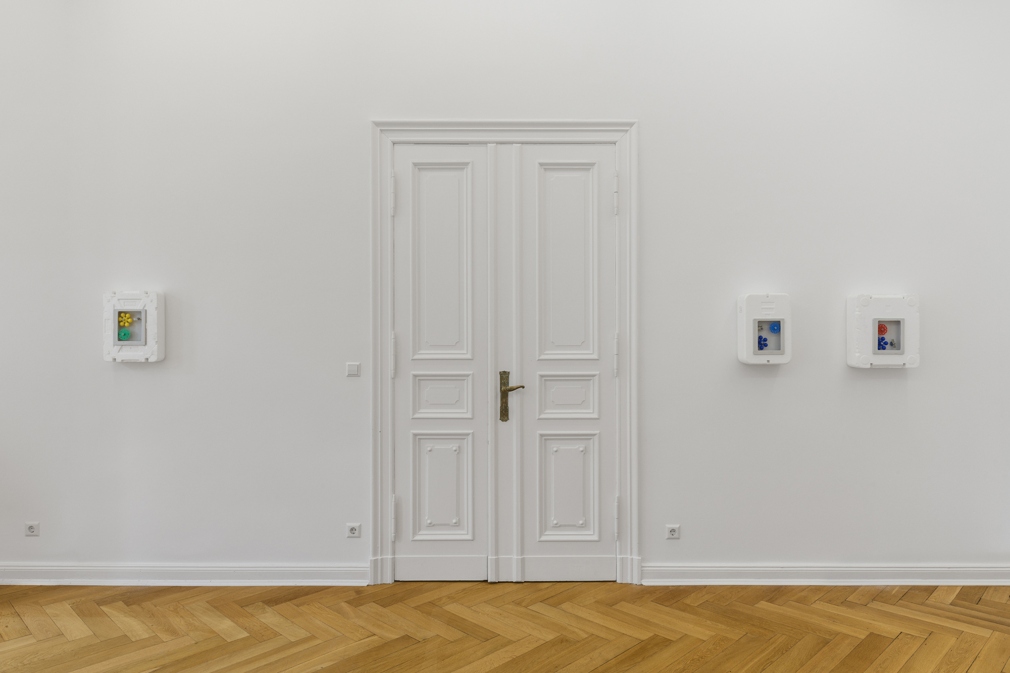 Gina Folly, Simplify Complexity III/I/IV (from left to right), 2022. Courtesy: the artist & Fanta-MLN. Photo: Julian Blum.
