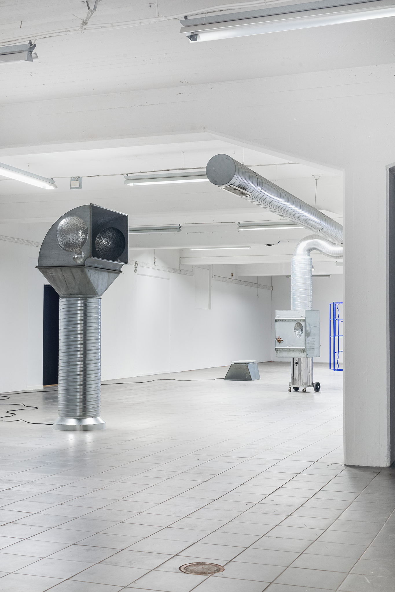 Matti Sumari, [Mmmmm-an-an-anual labou-rrrrrrrrr], 2024, installation view, Gislaveds Konsthall 