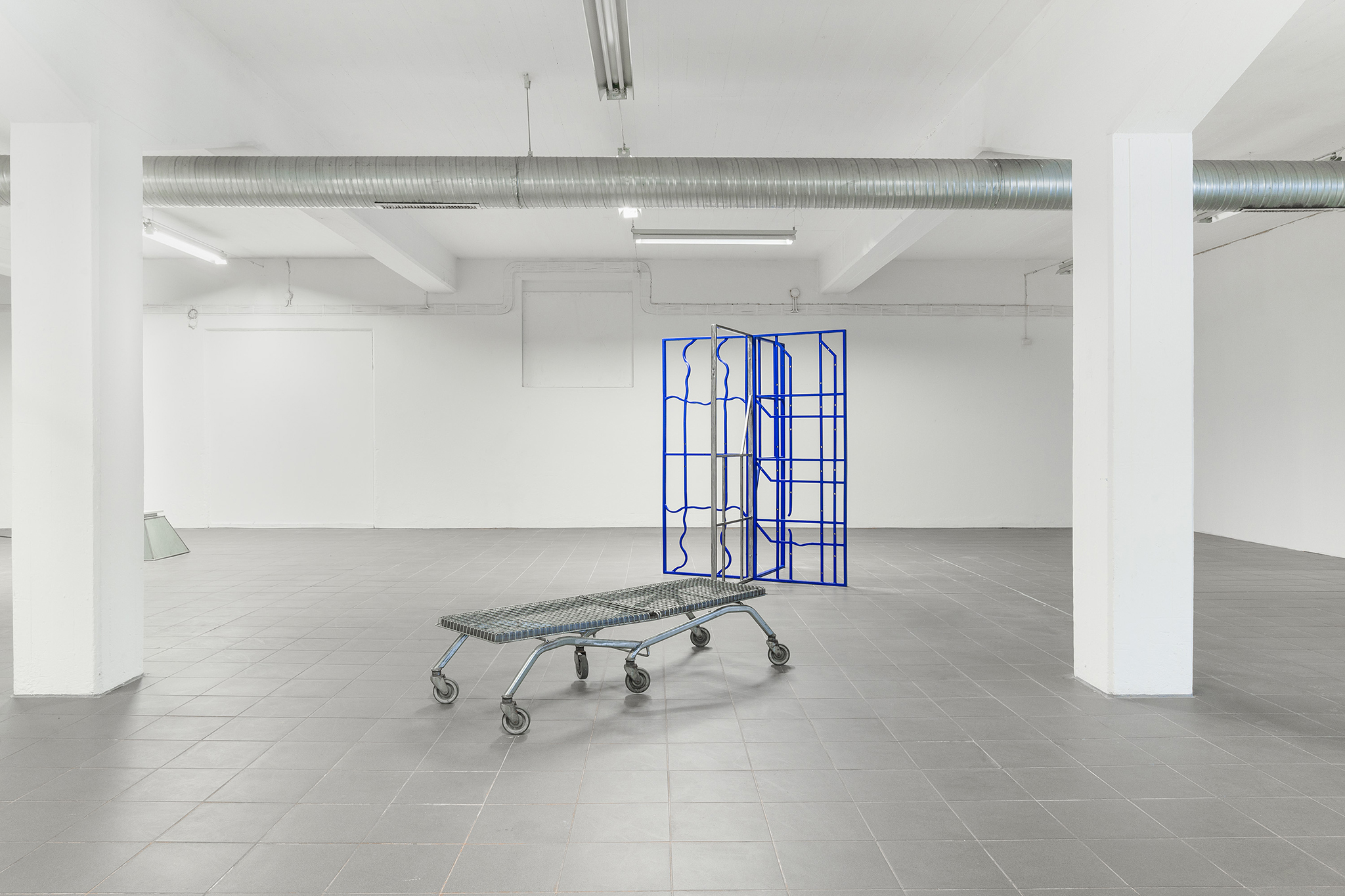 Matti Sumari, [Mmmmm-an-an-anual labou-rrrrrrrrr], 2024, installation view, Gislaveds Konsthall 