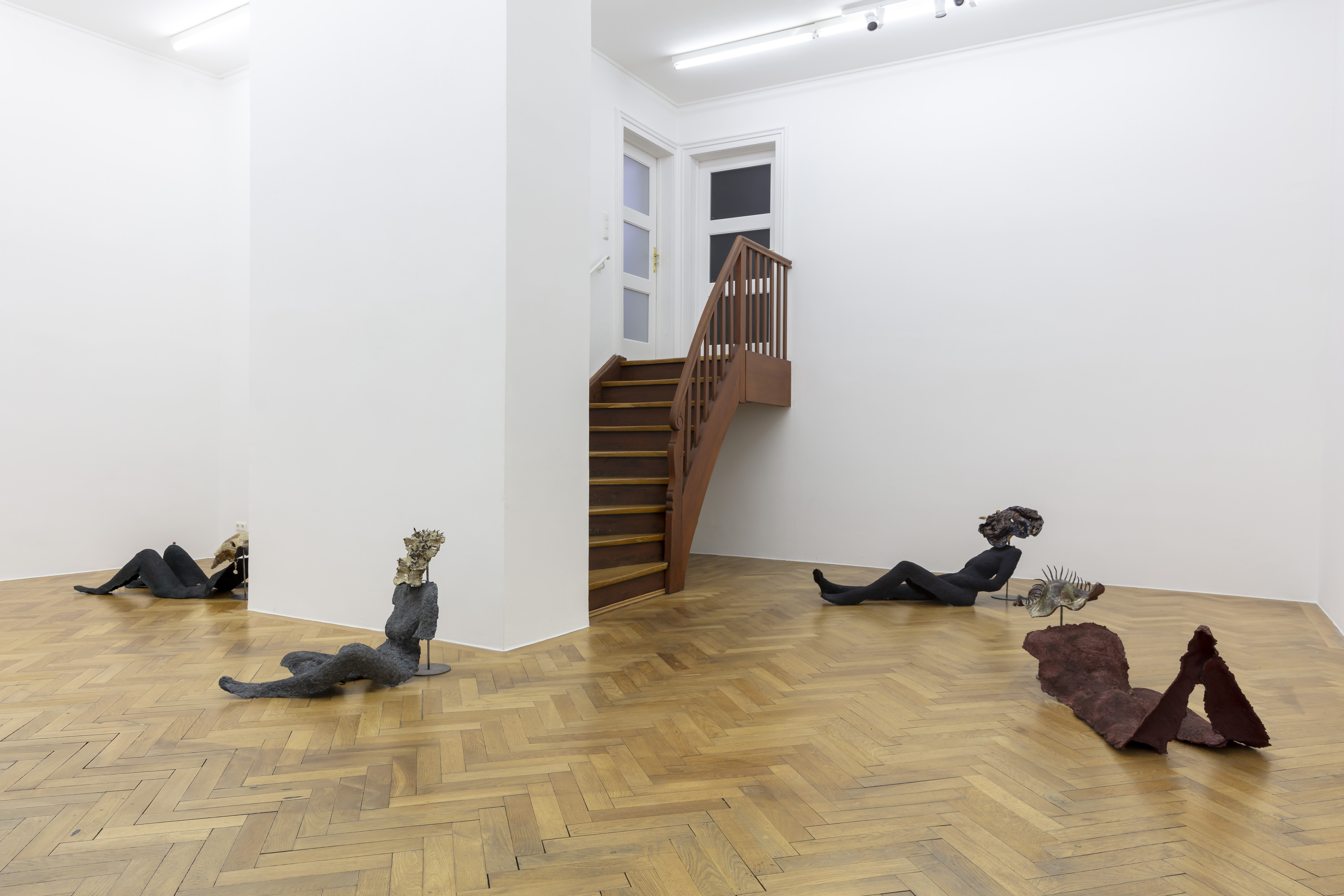 Anousha Payne, A faint glow, a stone and a shark’s tooth, 2024, exhibition view at Sperling, Munich