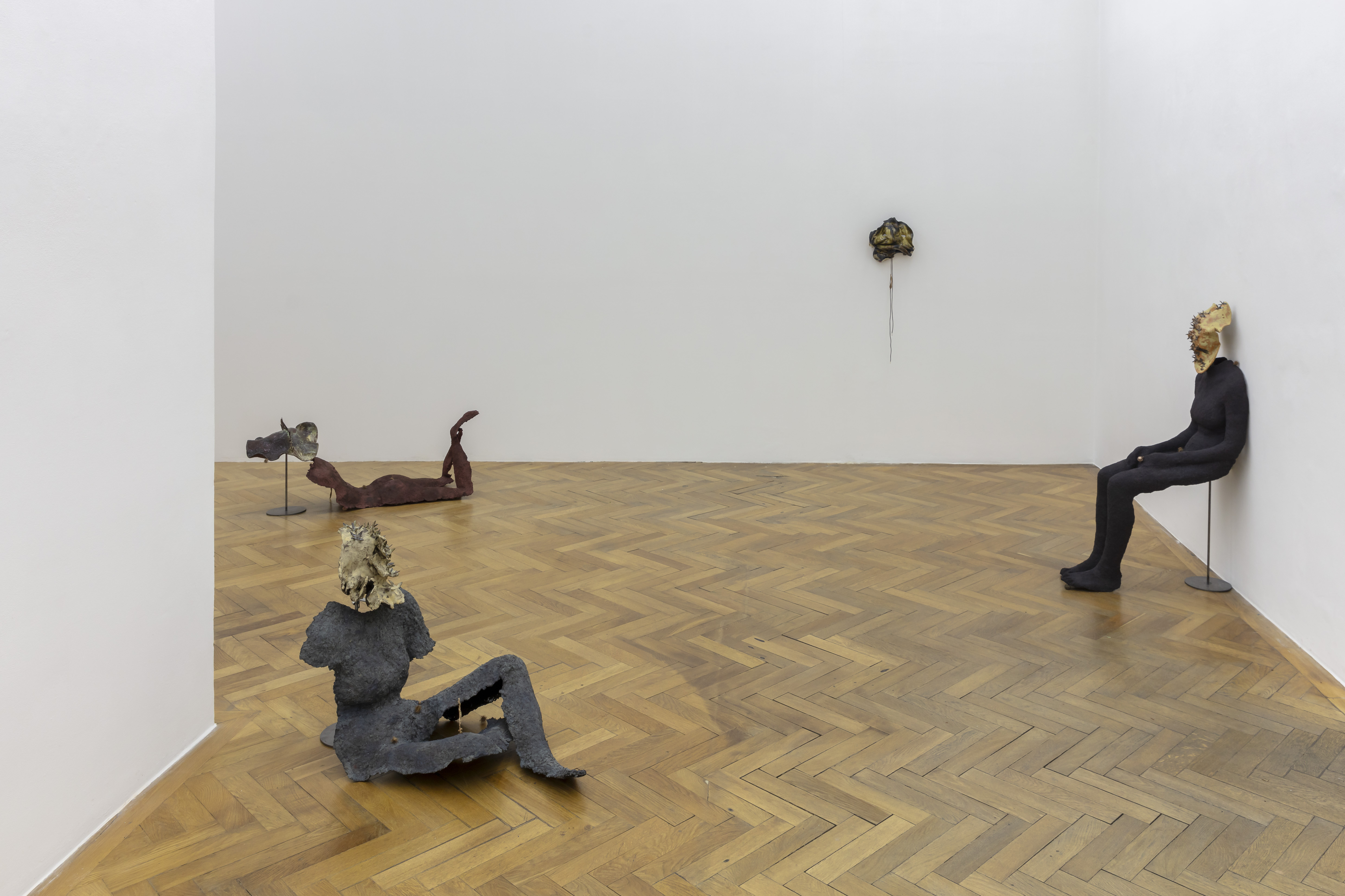 Anousha Payne, A faint glow, a stone and a shark’s tooth, 2024, exhibition view at Sperling, Munich