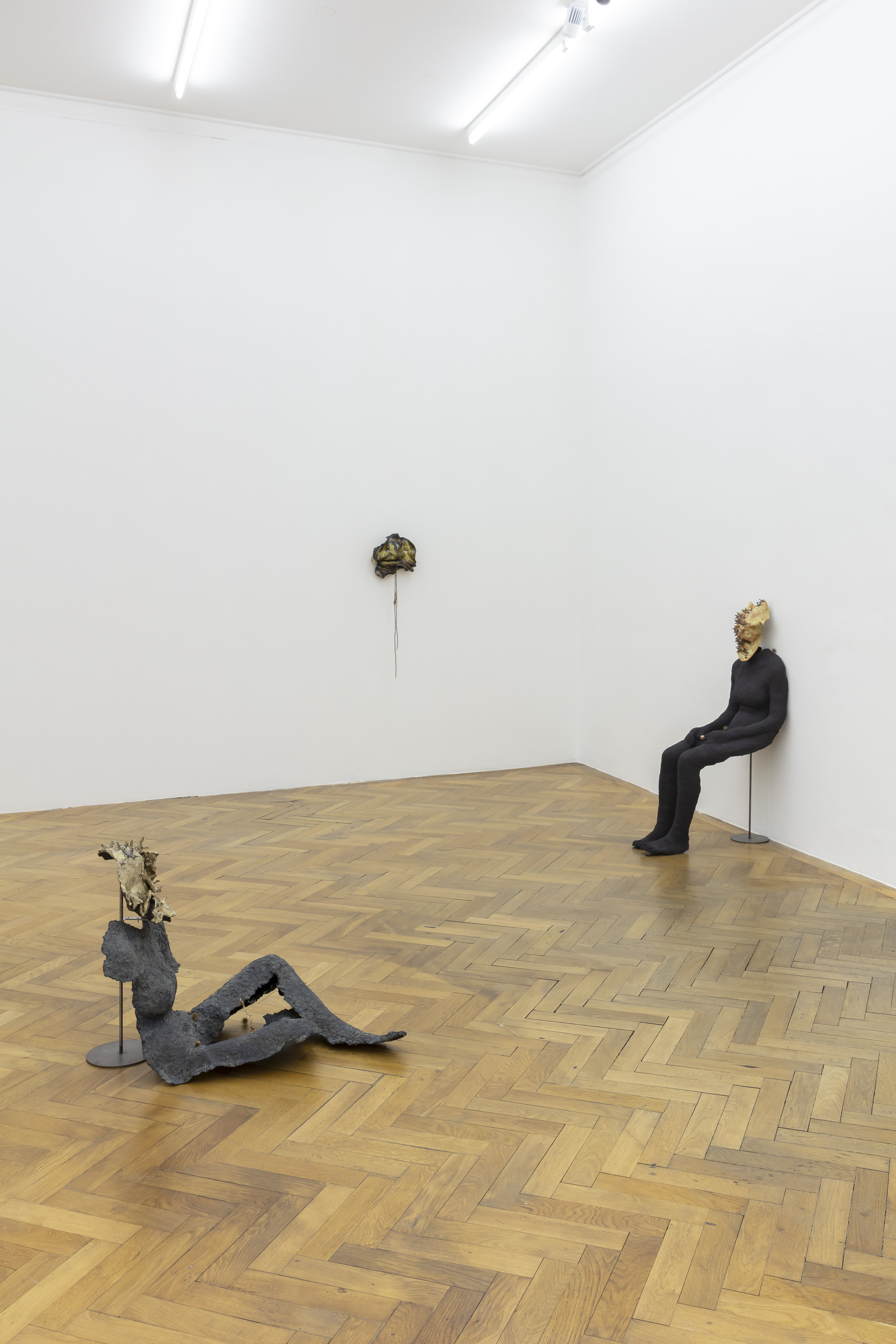 Anousha Payne, A faint glow, a stone and a shark’s tooth, 2024, exhibition view at Sperling, Munich