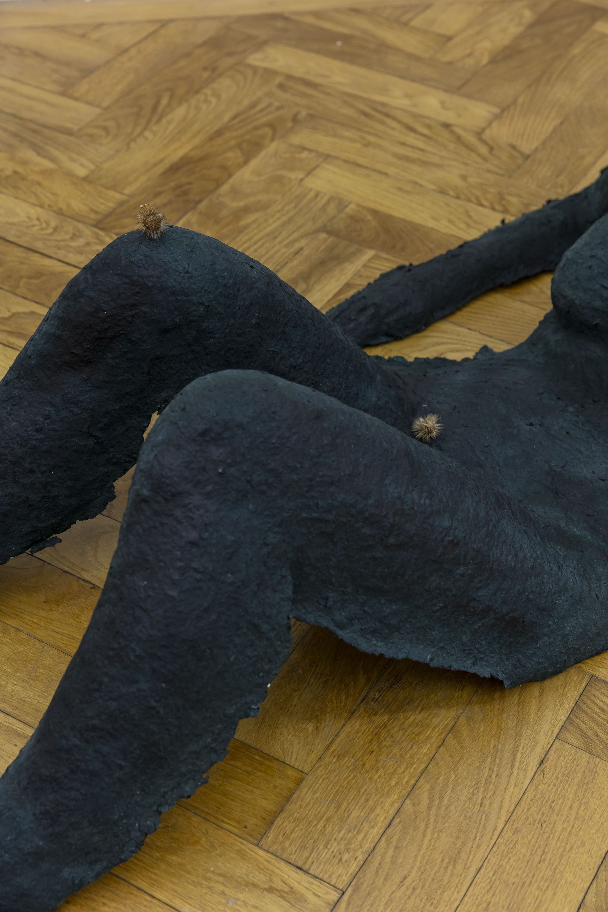 Anousha Payne: Young elephant, body: paper pulp, pigment, natural dyes, wheat glue, modrock, bramble, bronze