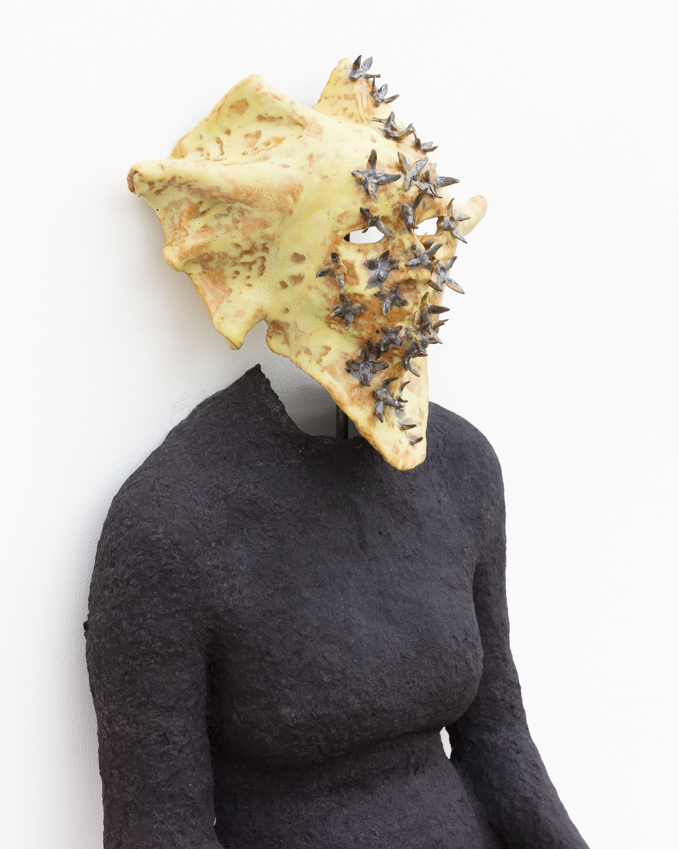 Anousha Payne, Young Tree, 2024, glazed ceramic stoneware, head approx. 35 x 30 x 20 cm
