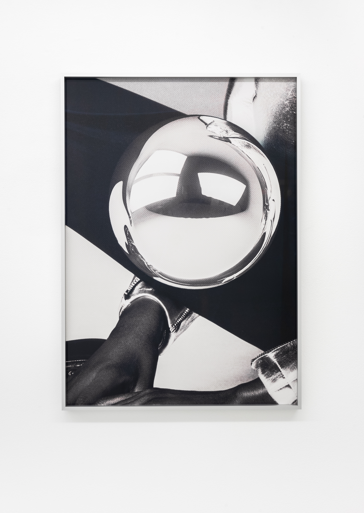 Laura Schawelka, LV London Heathrow, 2023, C-Print, 84 x 59, 4 cm, Ed. 1/3+2AP