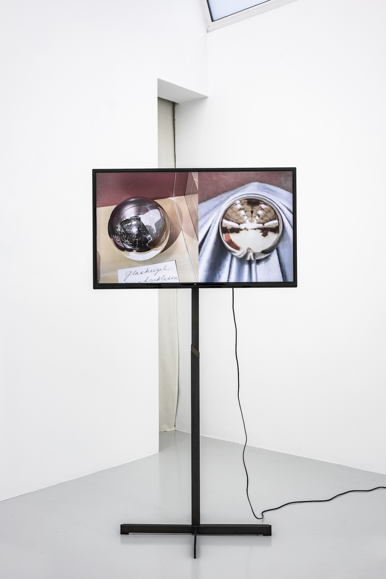 Laura Schawelka, Mirror Ball Archive (60min), 2024, HD-Video, 2:28min, Loop