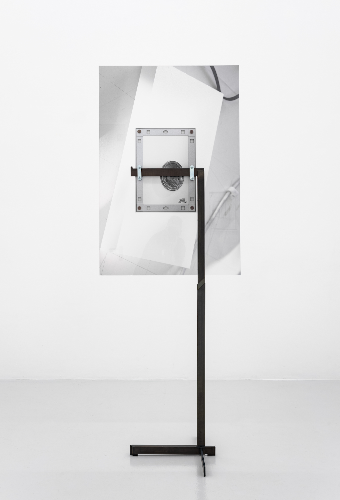 Laura Schawelka, Stand (Laetitia Casta Wax Hand Musée Grévin / Bust), 2024, Coat stand, plexiglas, metal, Archival Inkjet Print, framed, 197 x 71 x 50 cm, Unique, Backside