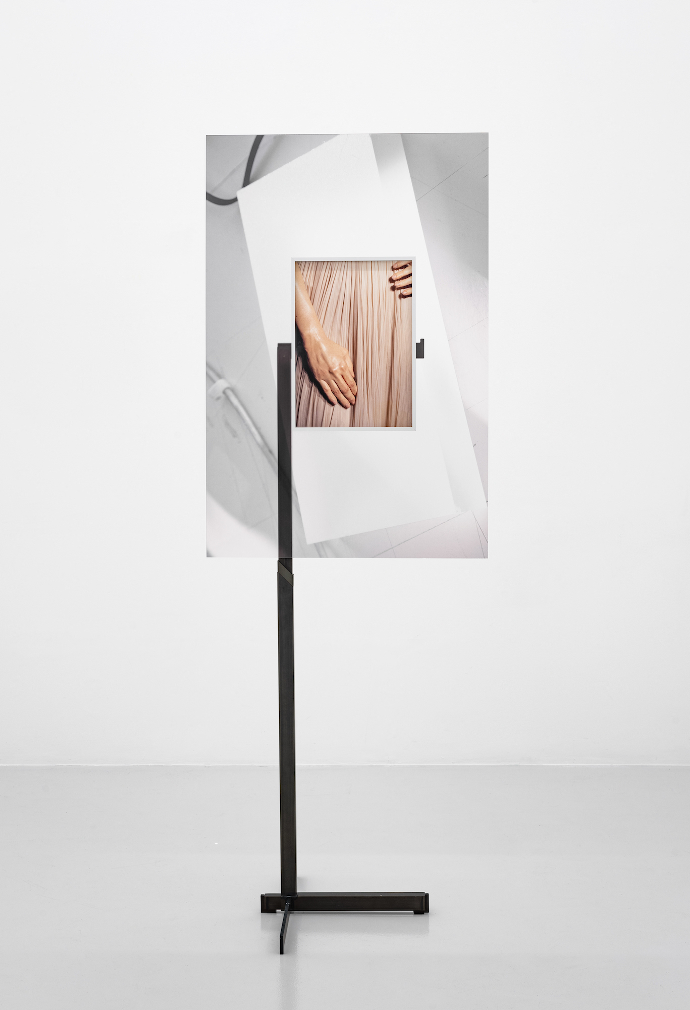 Laura Schawelka, Stand (Laetitia Casta Wax Hands Musée Grévin / Block), 2024, Coat stand, plexiglas, metal, Archival Inkjet Print, framed, 197 x 71 x 50cm, Unique