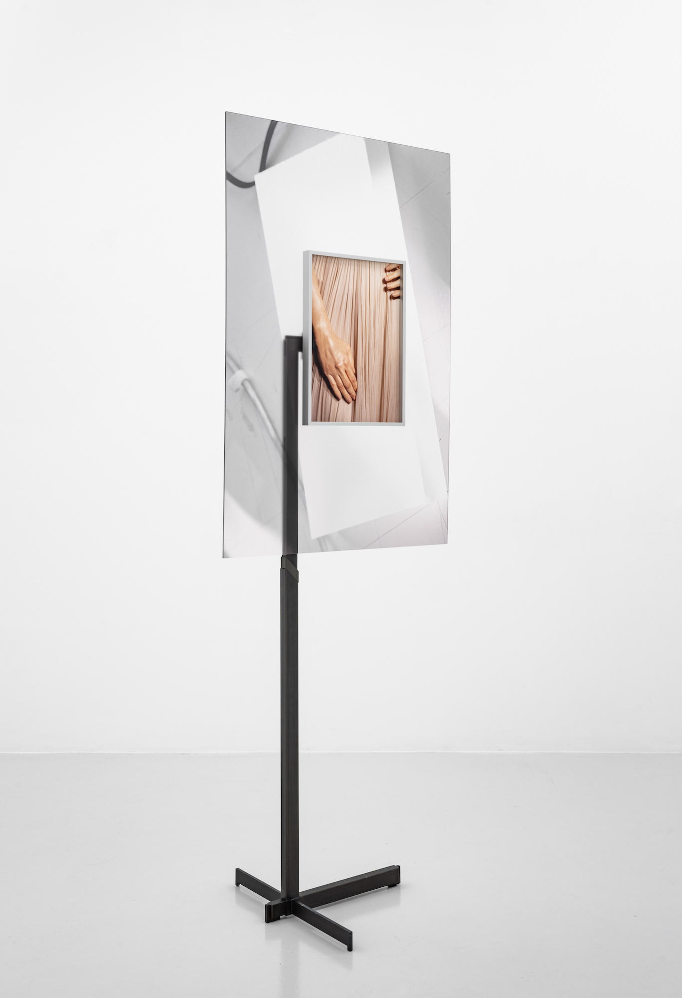 Laura Schawelka, Stand (Laetitia Casta Wax Hands Musée Grévin / Block), 2024, Coat stand, plexiglas, metal, Archival Inkjet Print, framed, 197 x 71 x 50cm, Unique