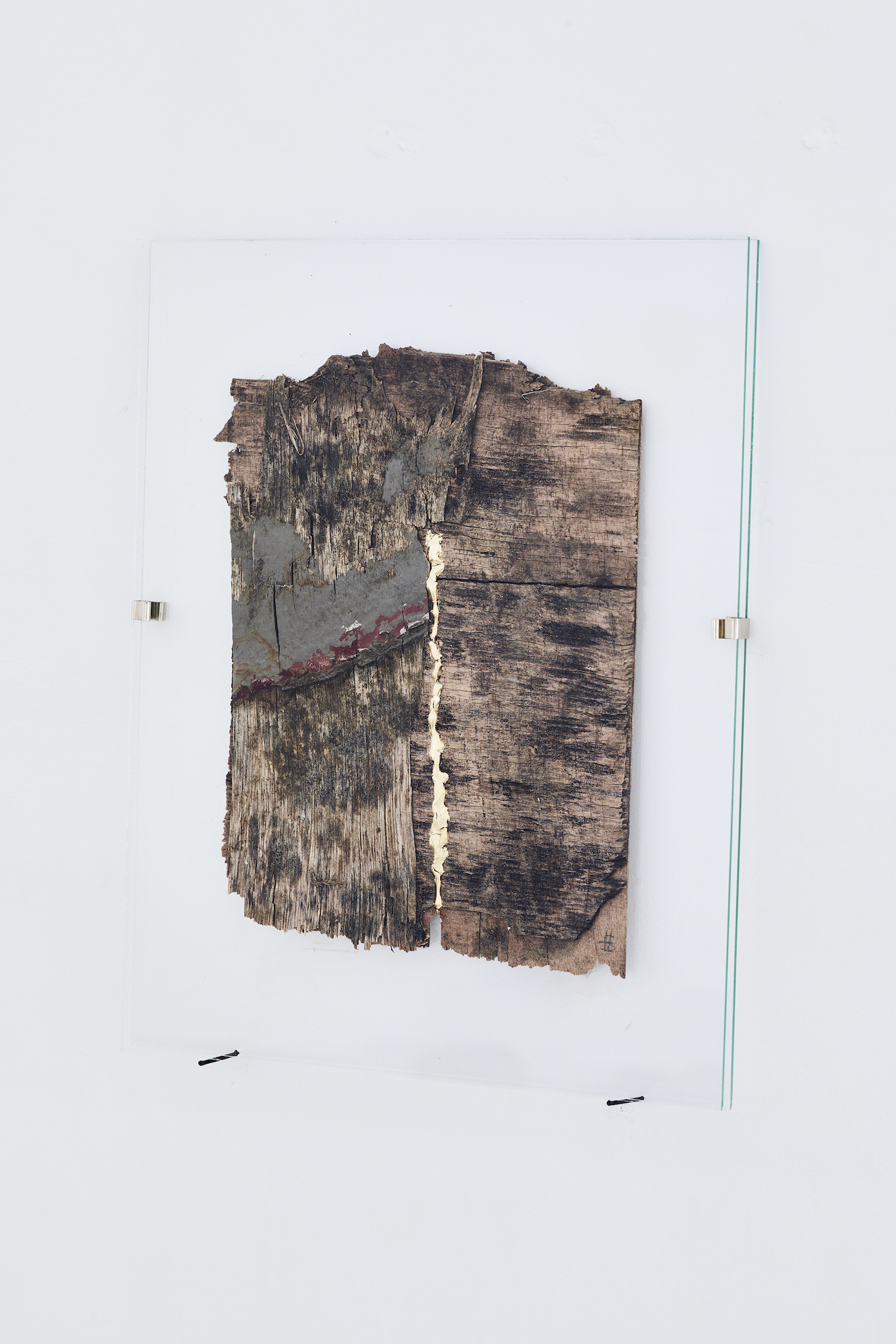 Untitled (Kinstugi). Found wood, gold, glass. 22x17cm. 2024