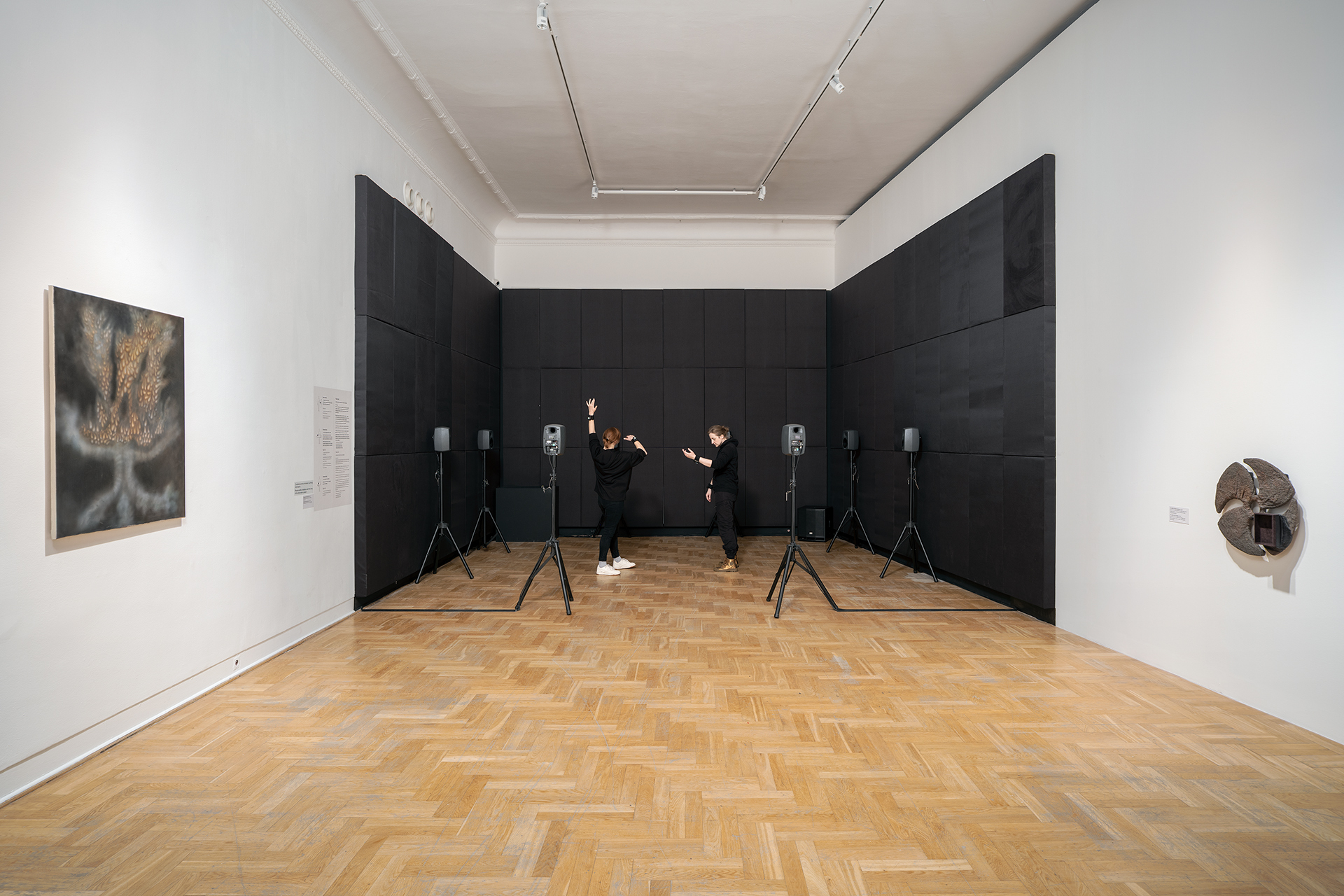 Aleksandra SĆyĆŒ, Hypercycle, 2021; Veronika Hapchenko, flower of self-memory, 2021; Ania BÄ
k, Dirty Seeker, 2022