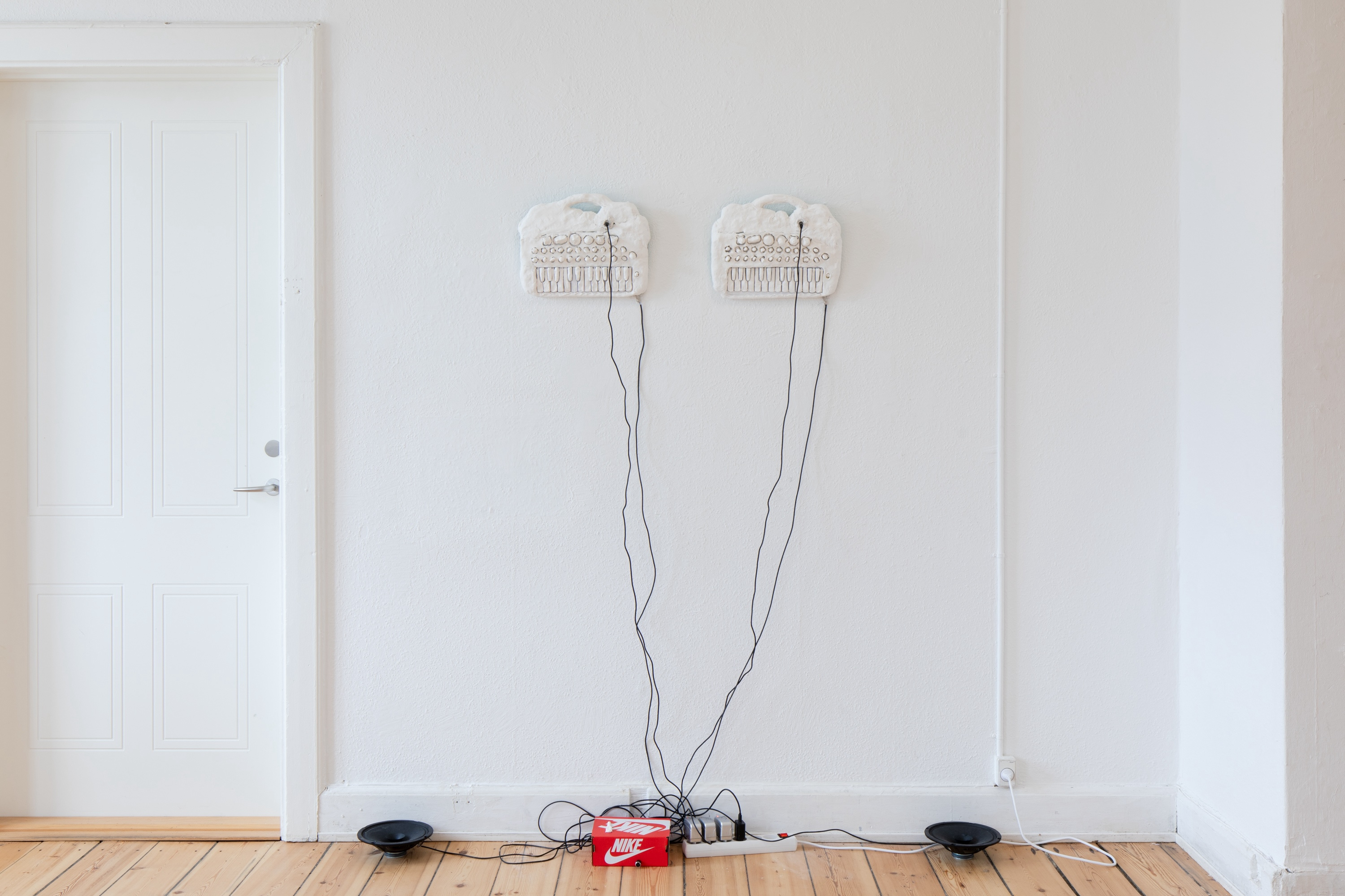 Nolan Lem, âFugue Stateâ, 2024, 40x30 cm each, keyboards, clay, custom electronics and speakers, photo: Mads Holm