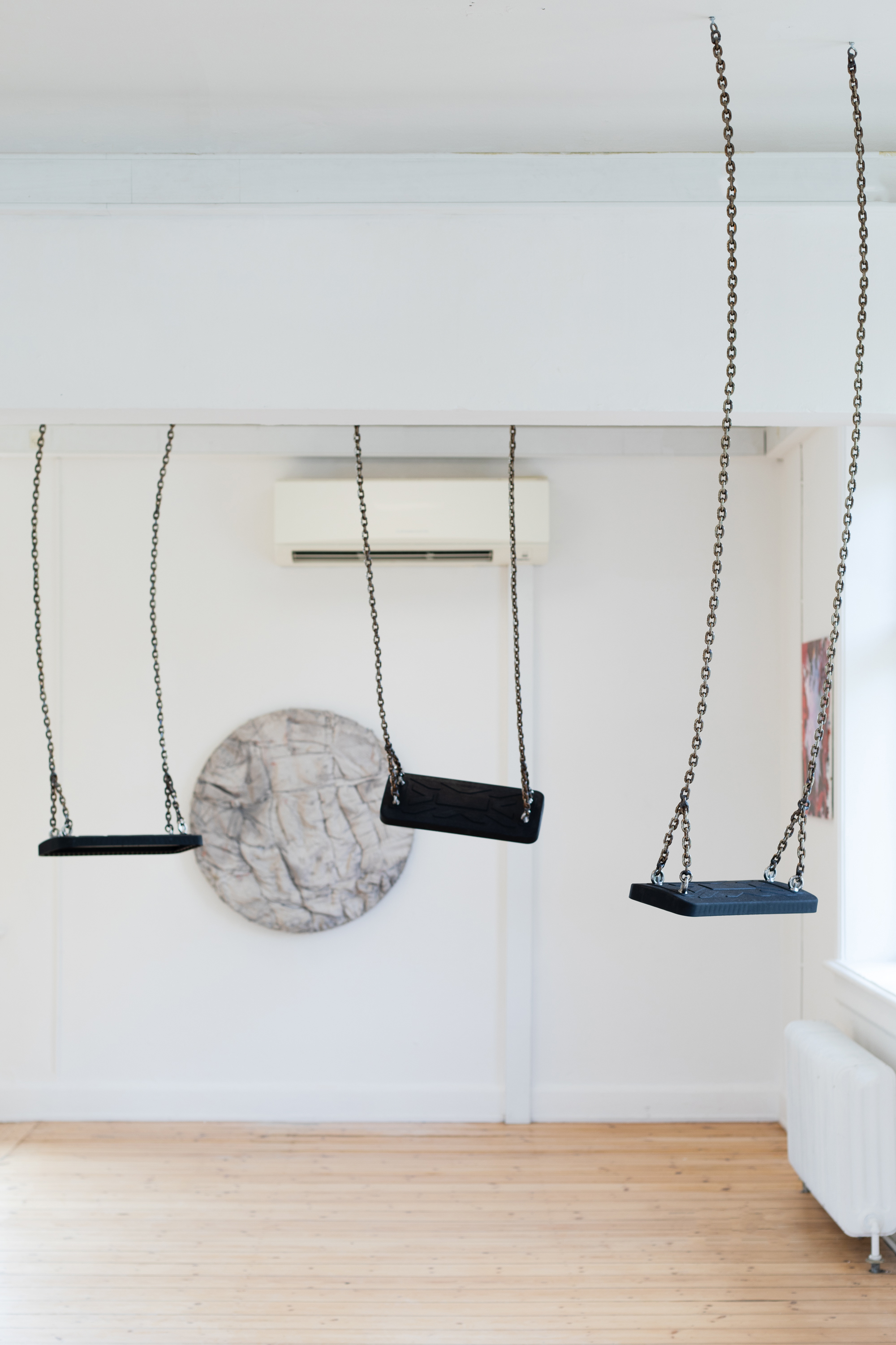 Rasmus Niclas Rose Nielsen, Simon Fensholm, âJust for a secondâ, 2024, swing seats and stainless steel chains, photo: Mads Holm