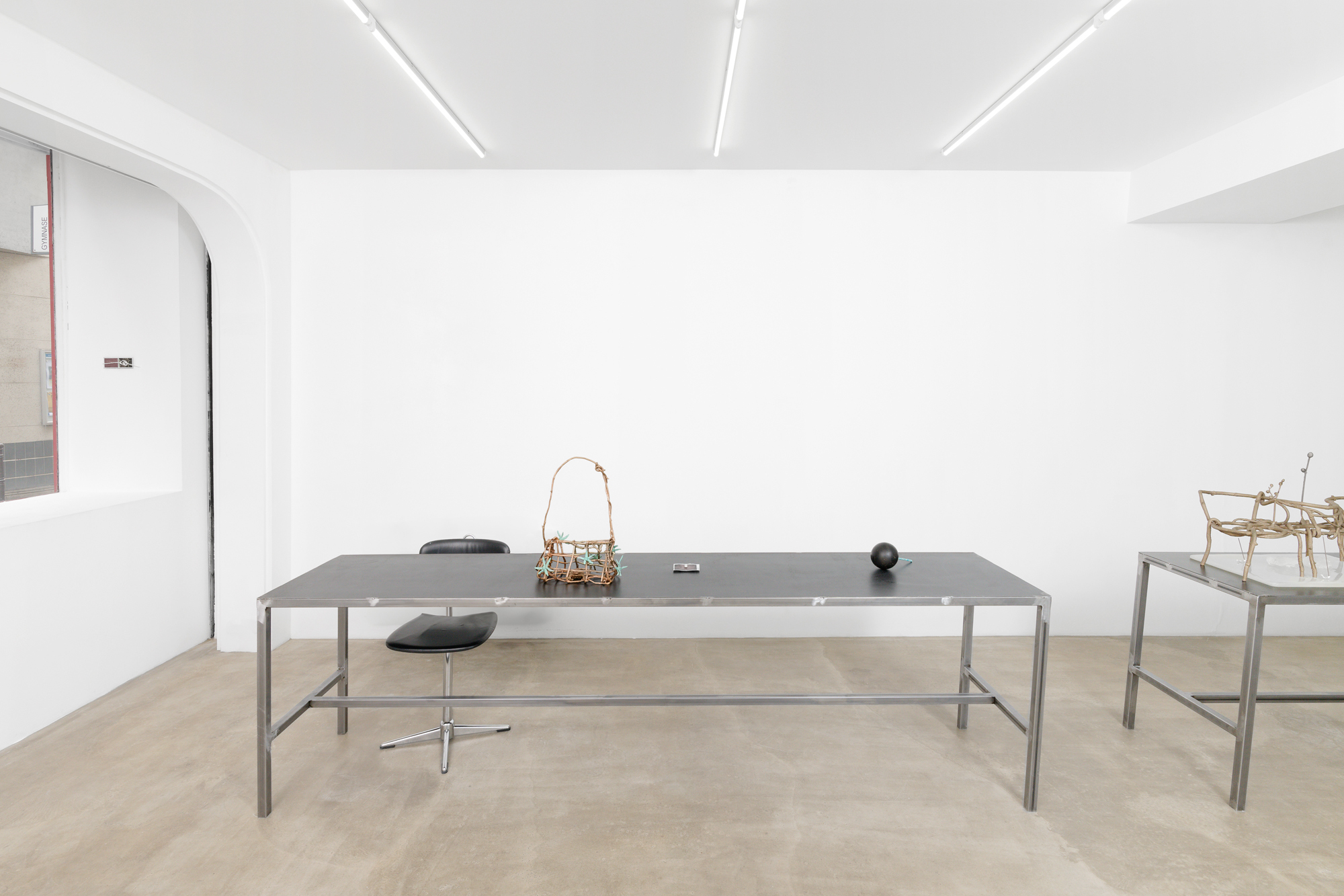 Hamish Pearch, Do not throw trash into the pond, 2024, exhibition view, Sans titre, Paris 
