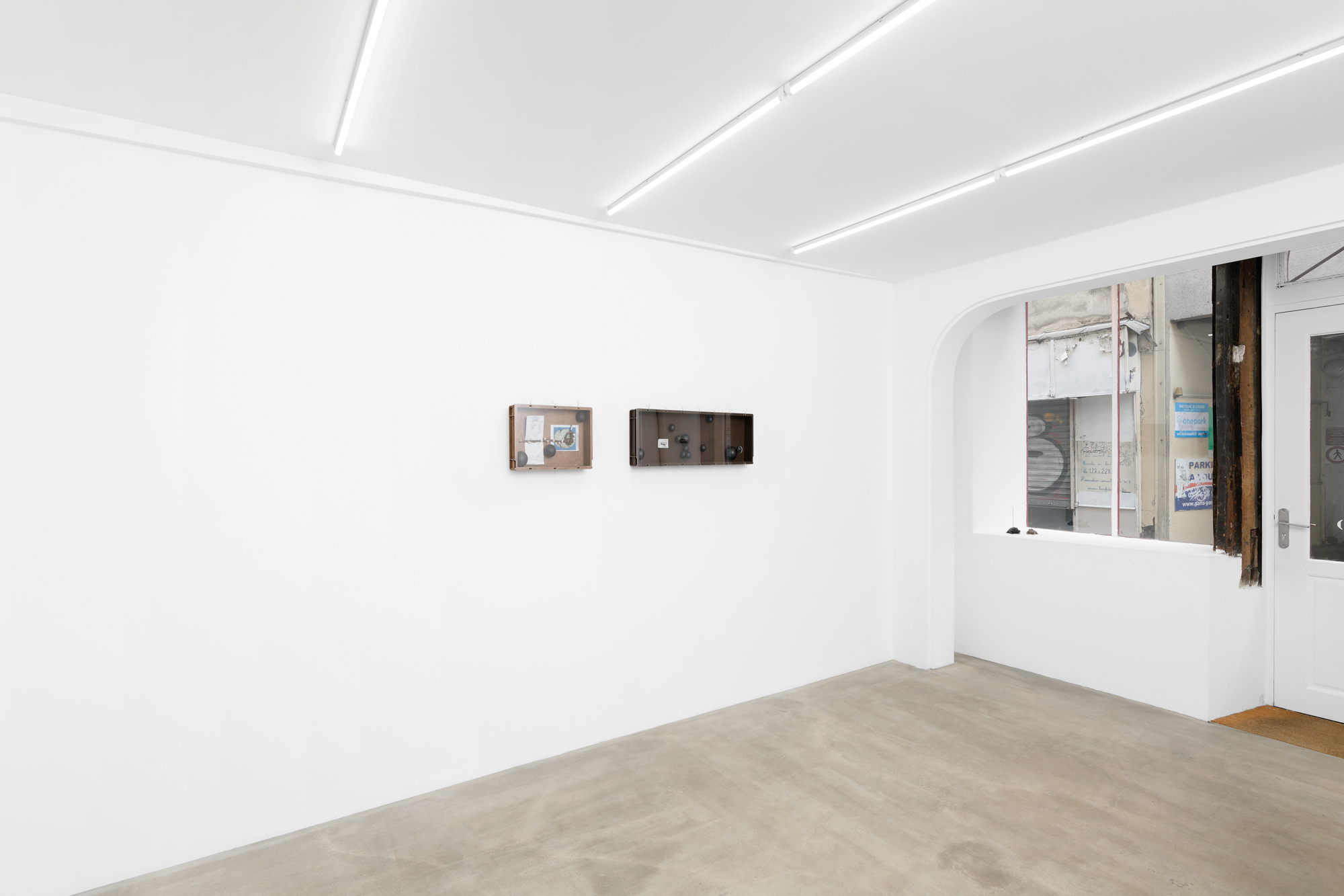 Hamish Pearch, Do not throw trash into the pond, 2024, exhibition view, Sans titre, Paris 
