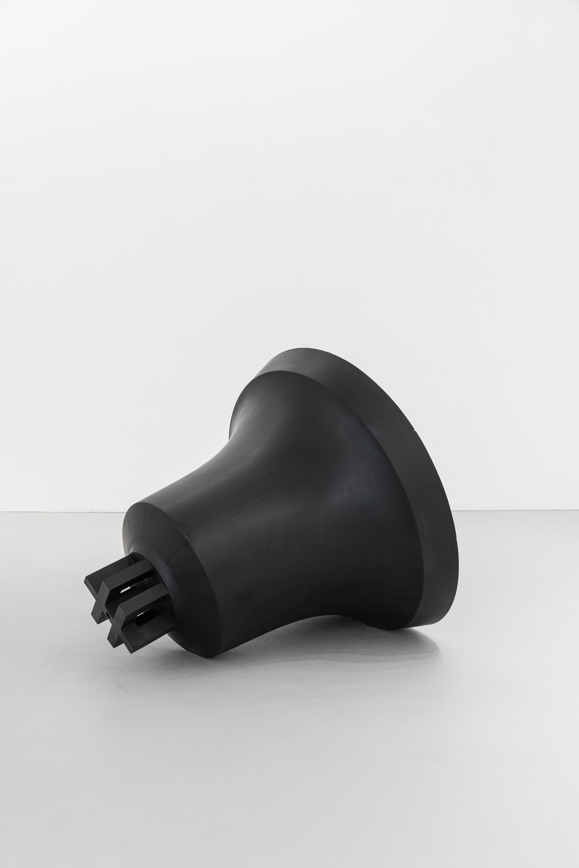 Lukas Heerich, Glocke, 2020 (2022), courtesy of max goelitz, copyright of the artist, photo: Dirk Tacke