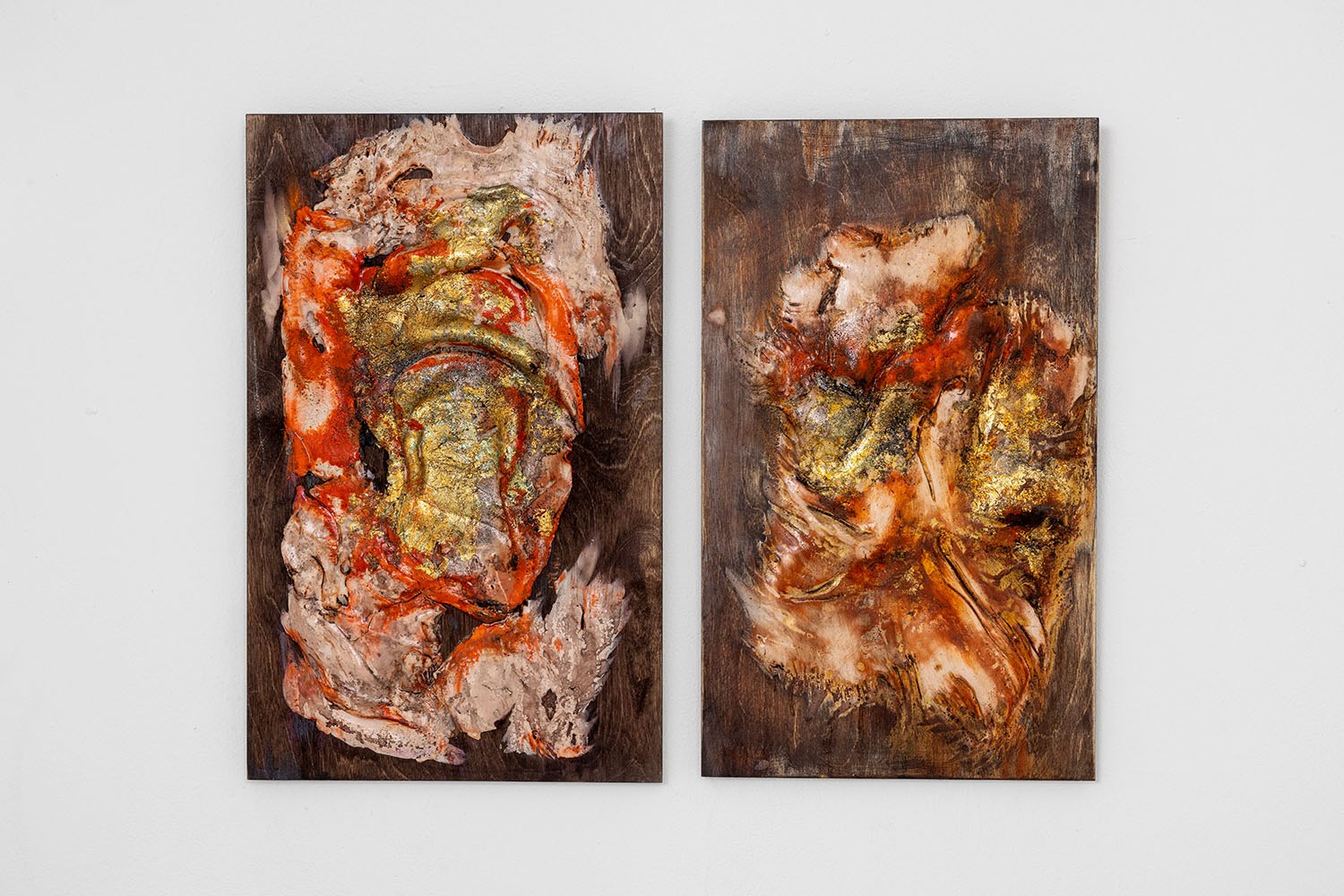 Igual que guantes grises Esther Gatón, 2024 Diptych. Clay, paint, metal flakes, glitter and varnish on stained birch wood. Title comes from a verse by Leopoldo de Luis.